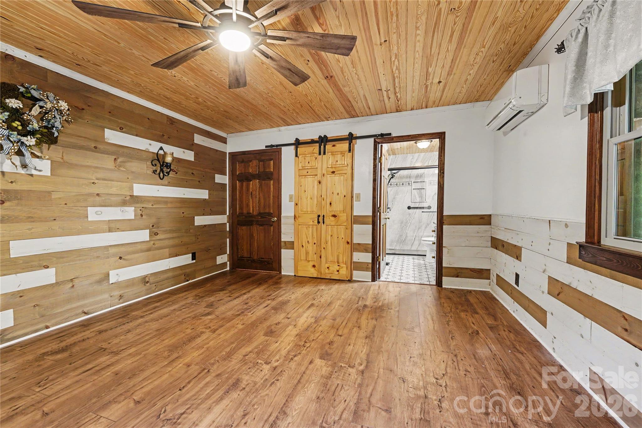 1041 Emerald Shores Road Property Photo 17