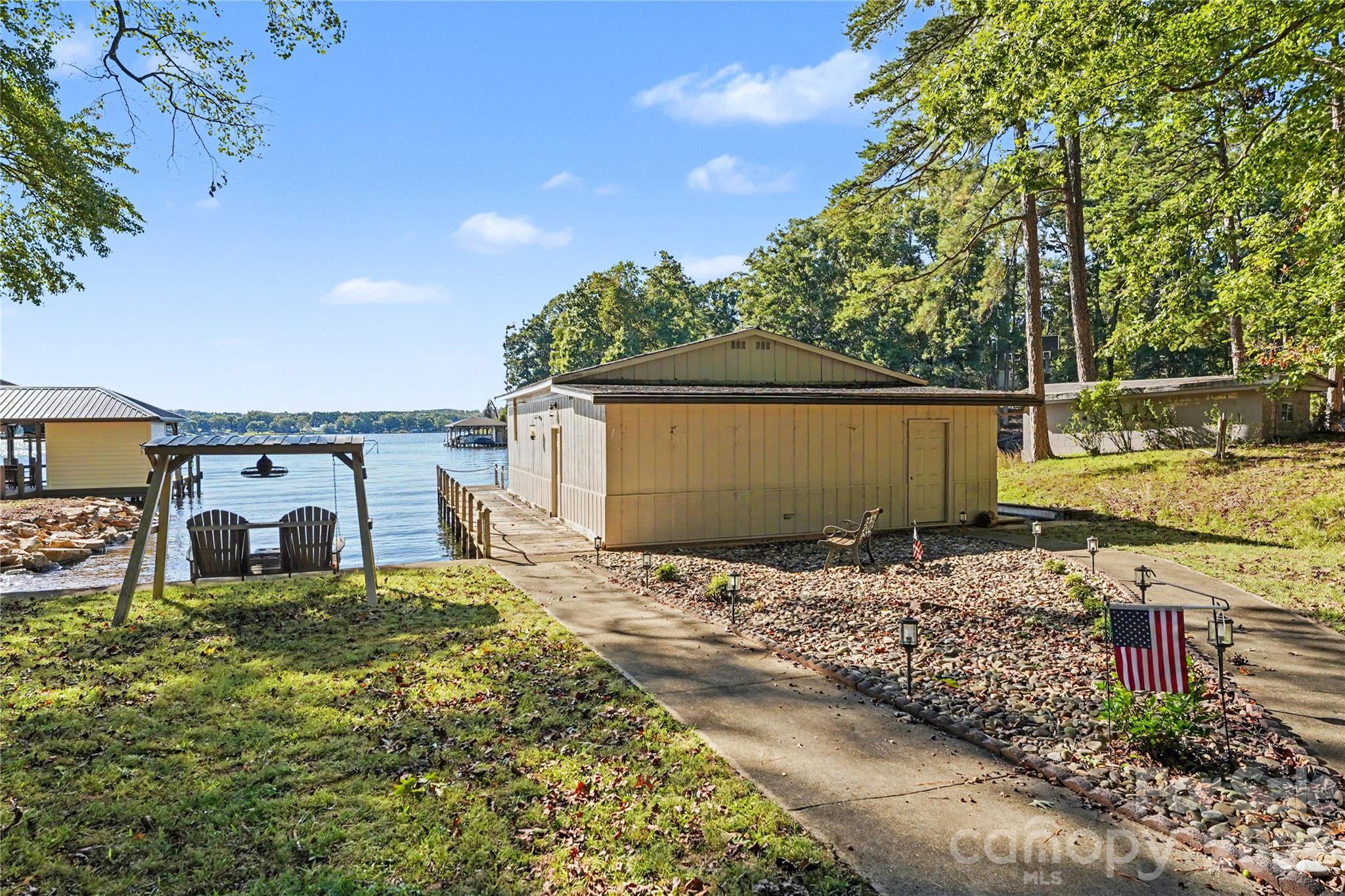 1041 Emerald Shores Road Property Photo 35