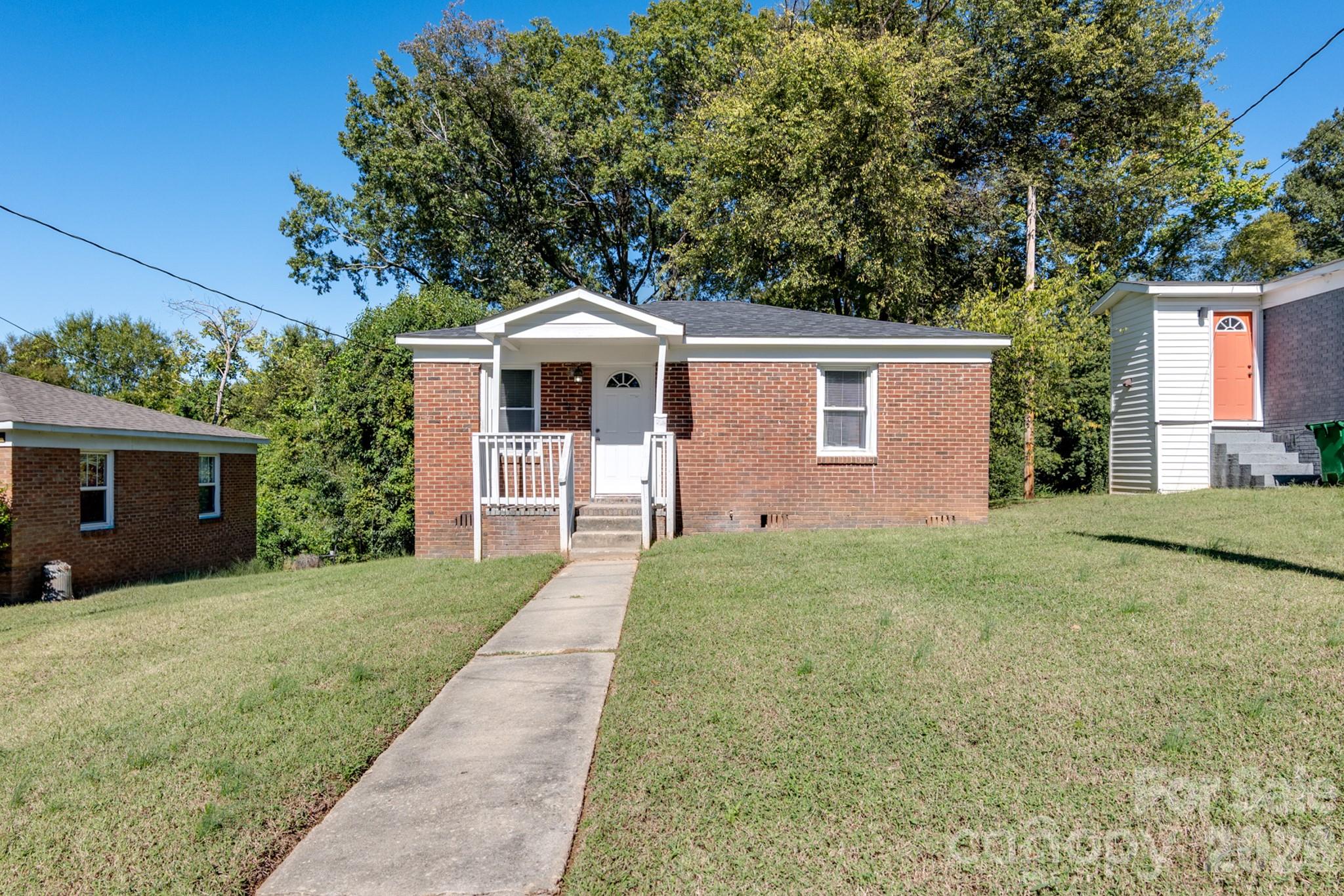 2604 Booker Avenue Property Photo 1