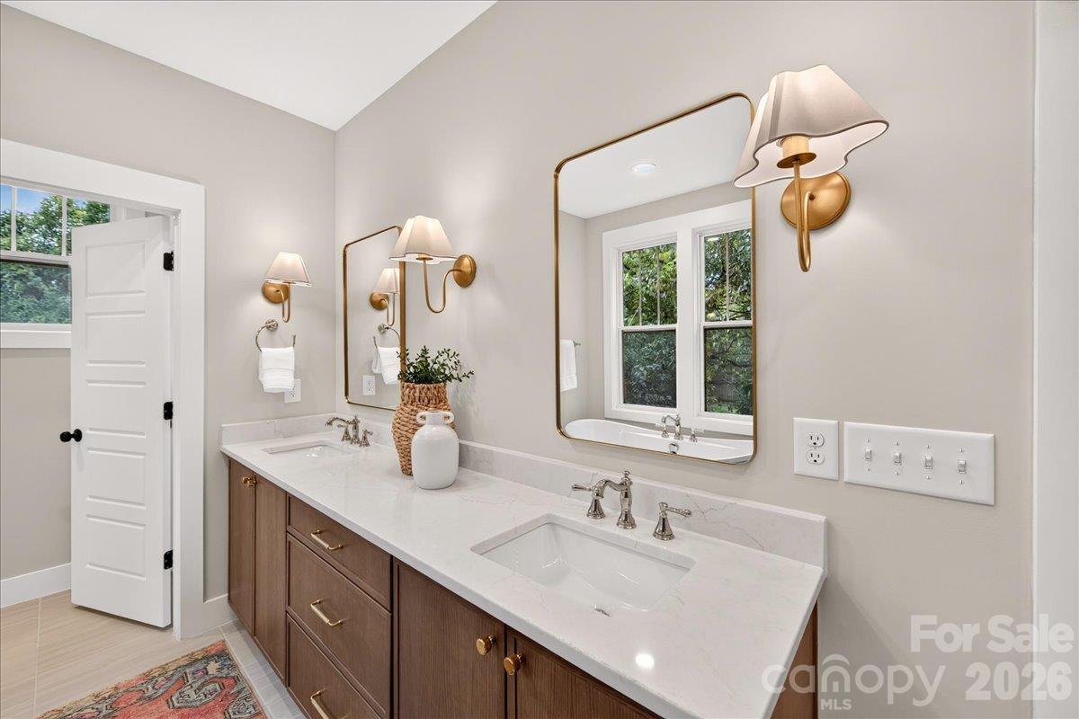 1524 E 35th Street Property Photo 32