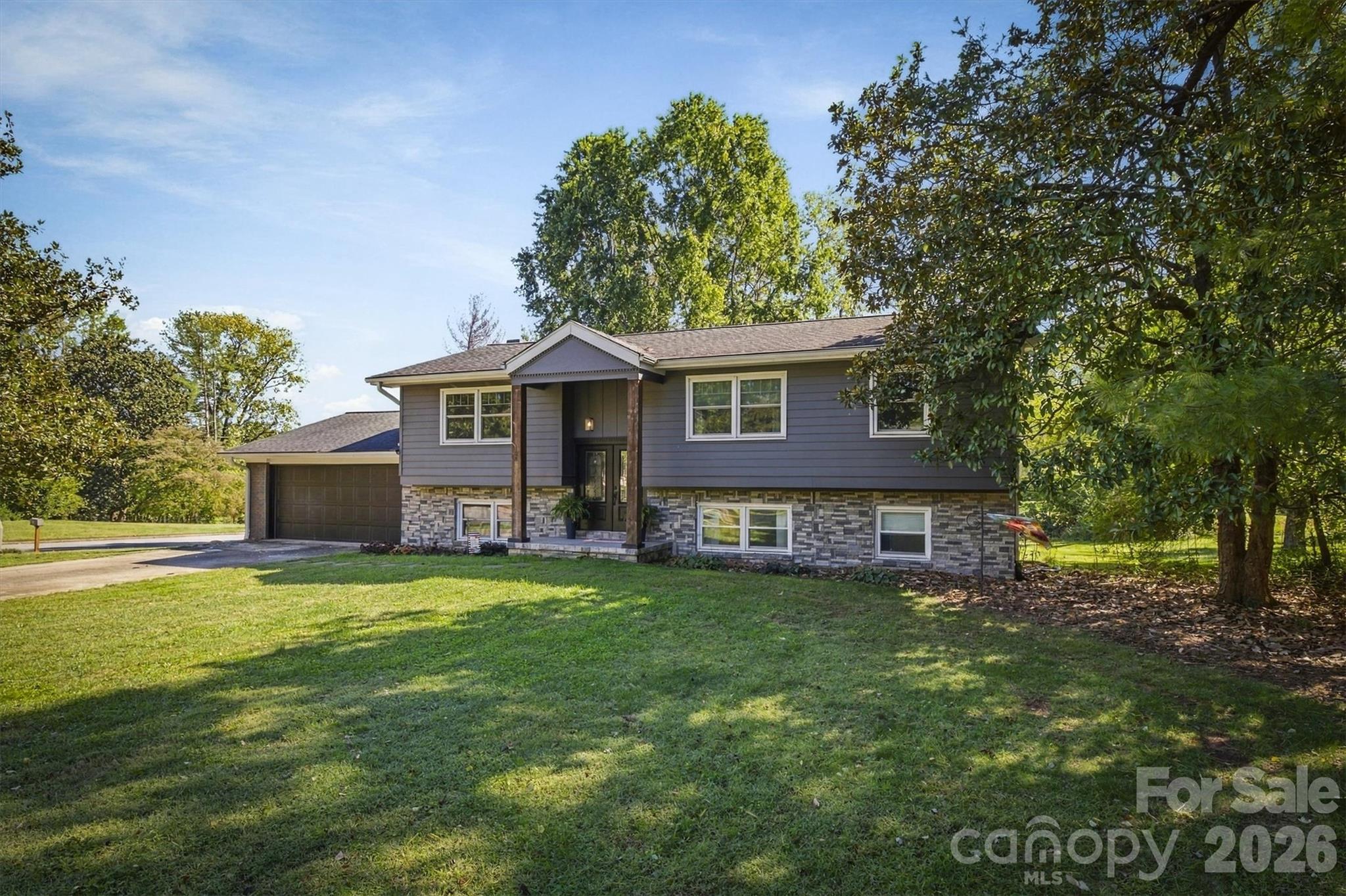 108 Inglewood Drive Property Photo 1