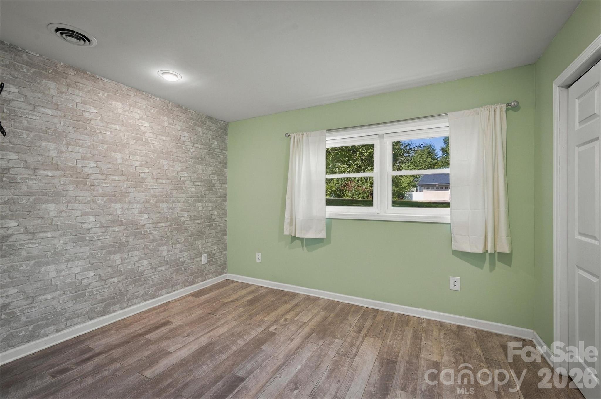 108 Inglewood Drive Property Photo 29