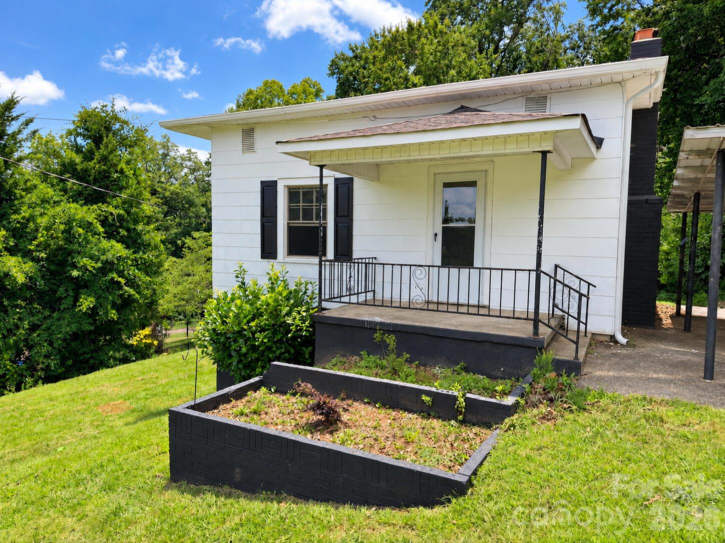 409 W Virginia Avenue Property Photo 1