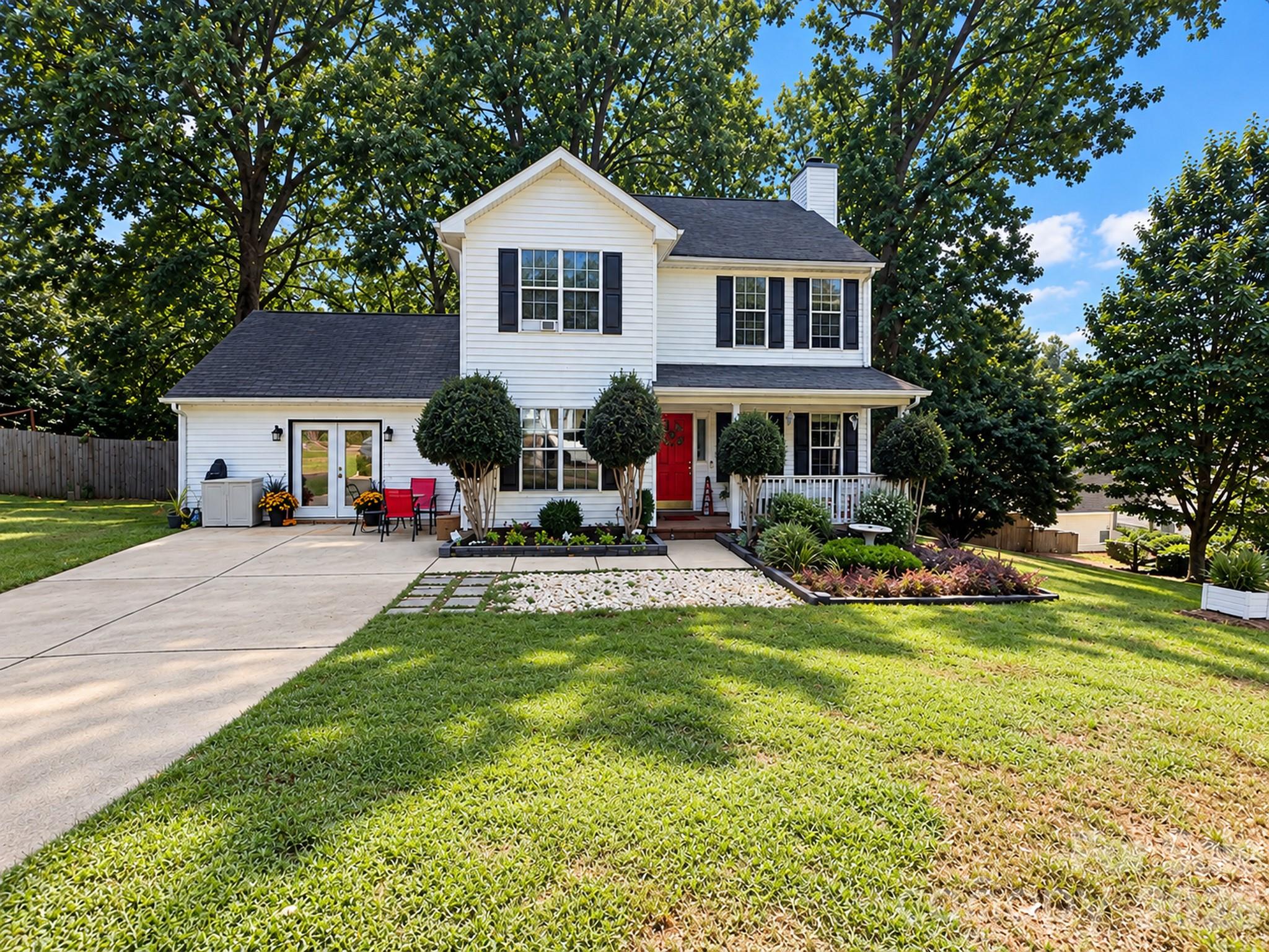 129 Shade Tree Circle Property Photo 1