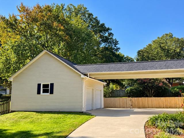 2403 Berkshire Drive Property Photo 2