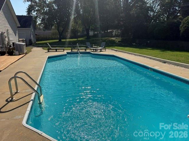 2403 Berkshire Drive Property Photo 3