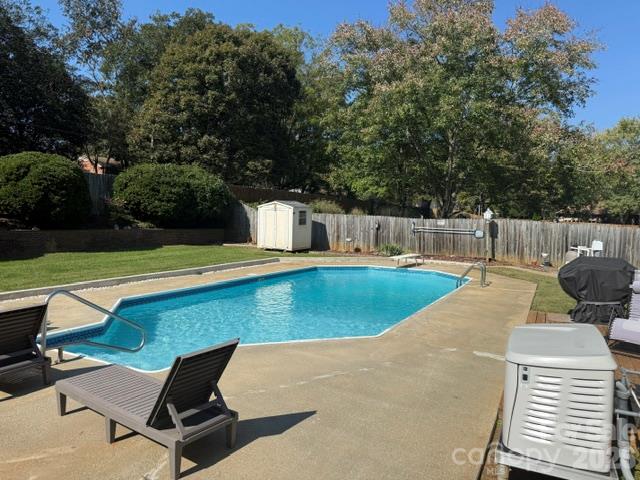 2403 Berkshire Drive Property Photo 4