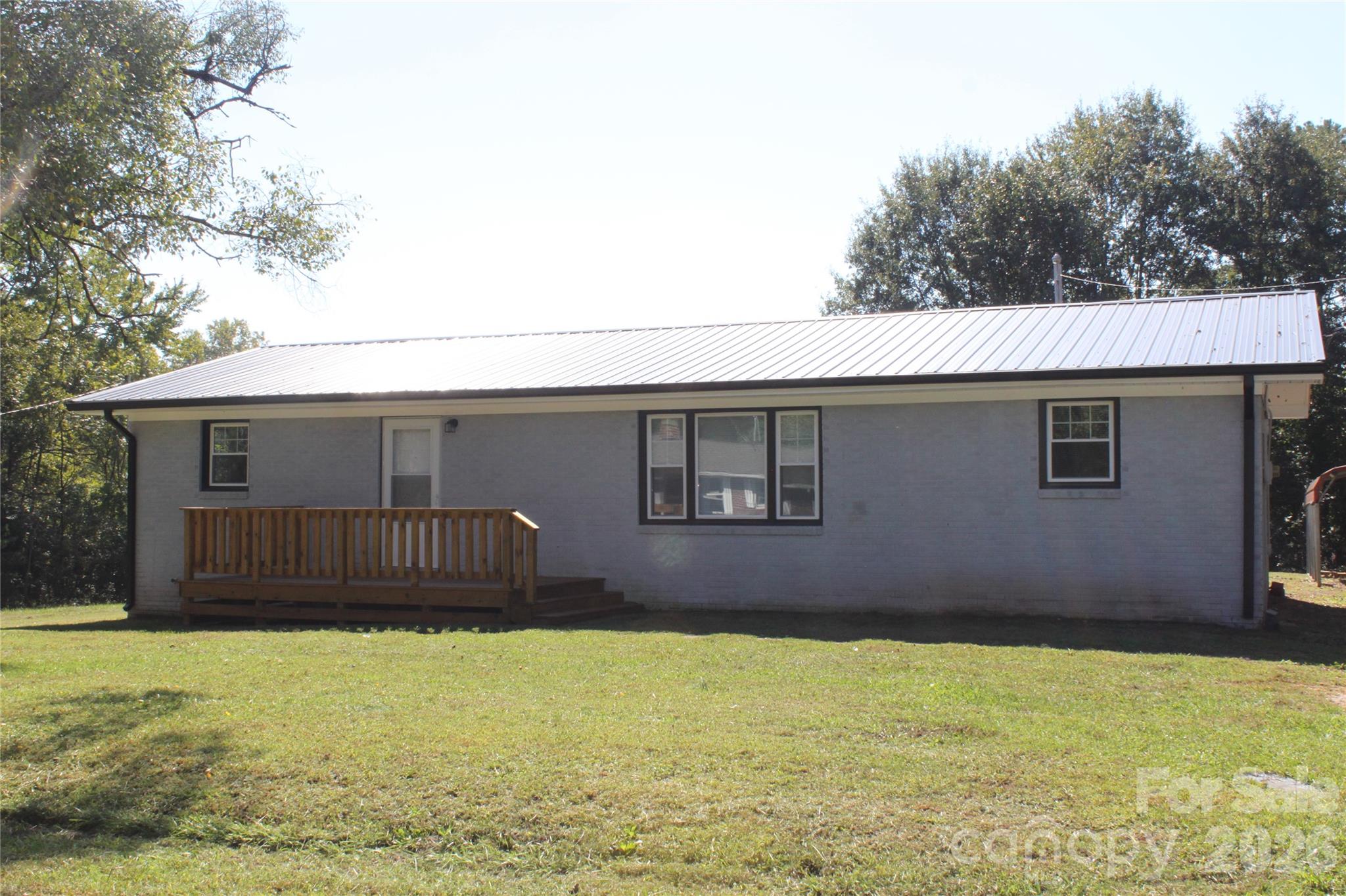 194 Crescent Drive Property Photo 3