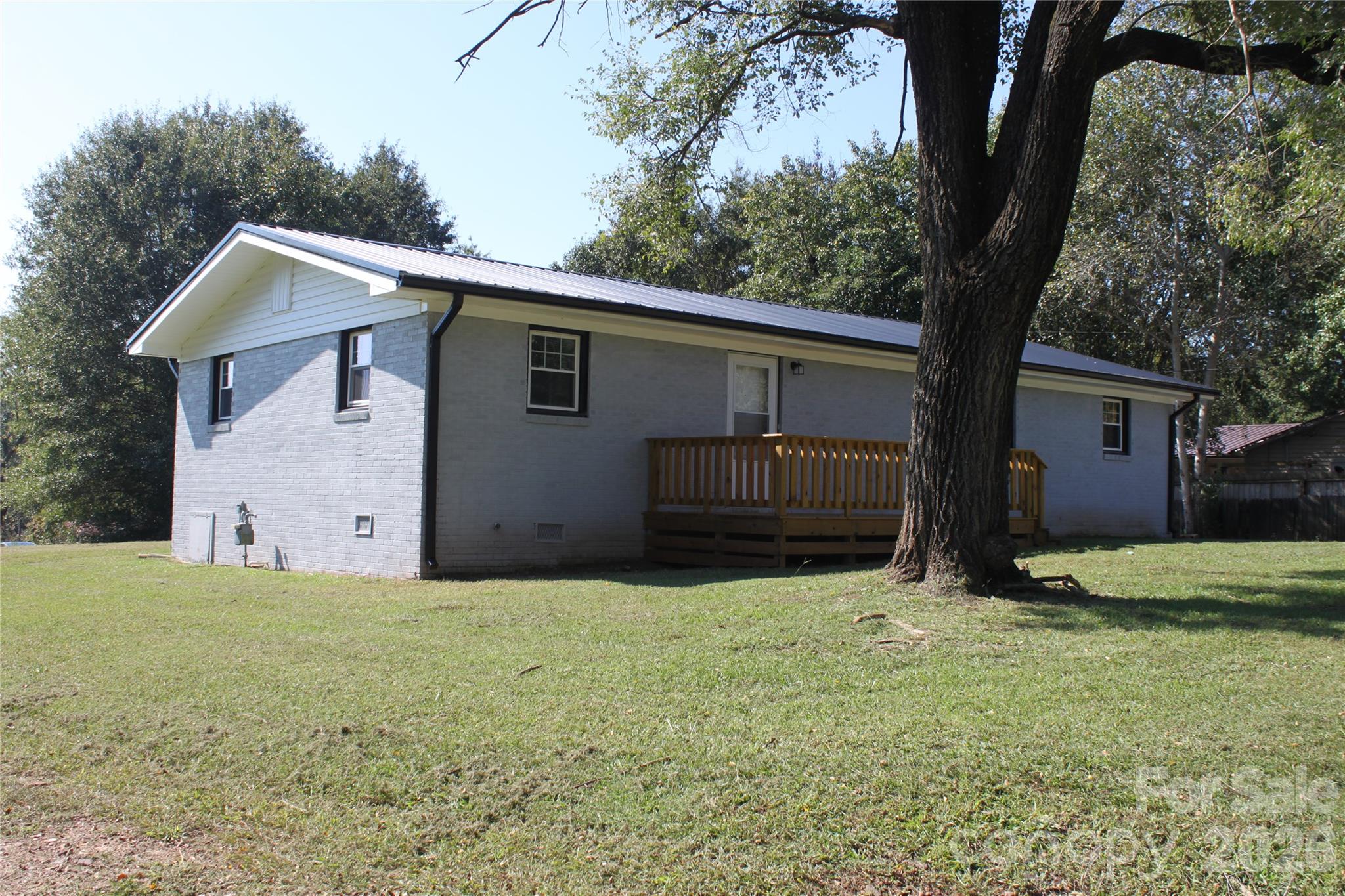 194 Crescent Drive Property Photo 4