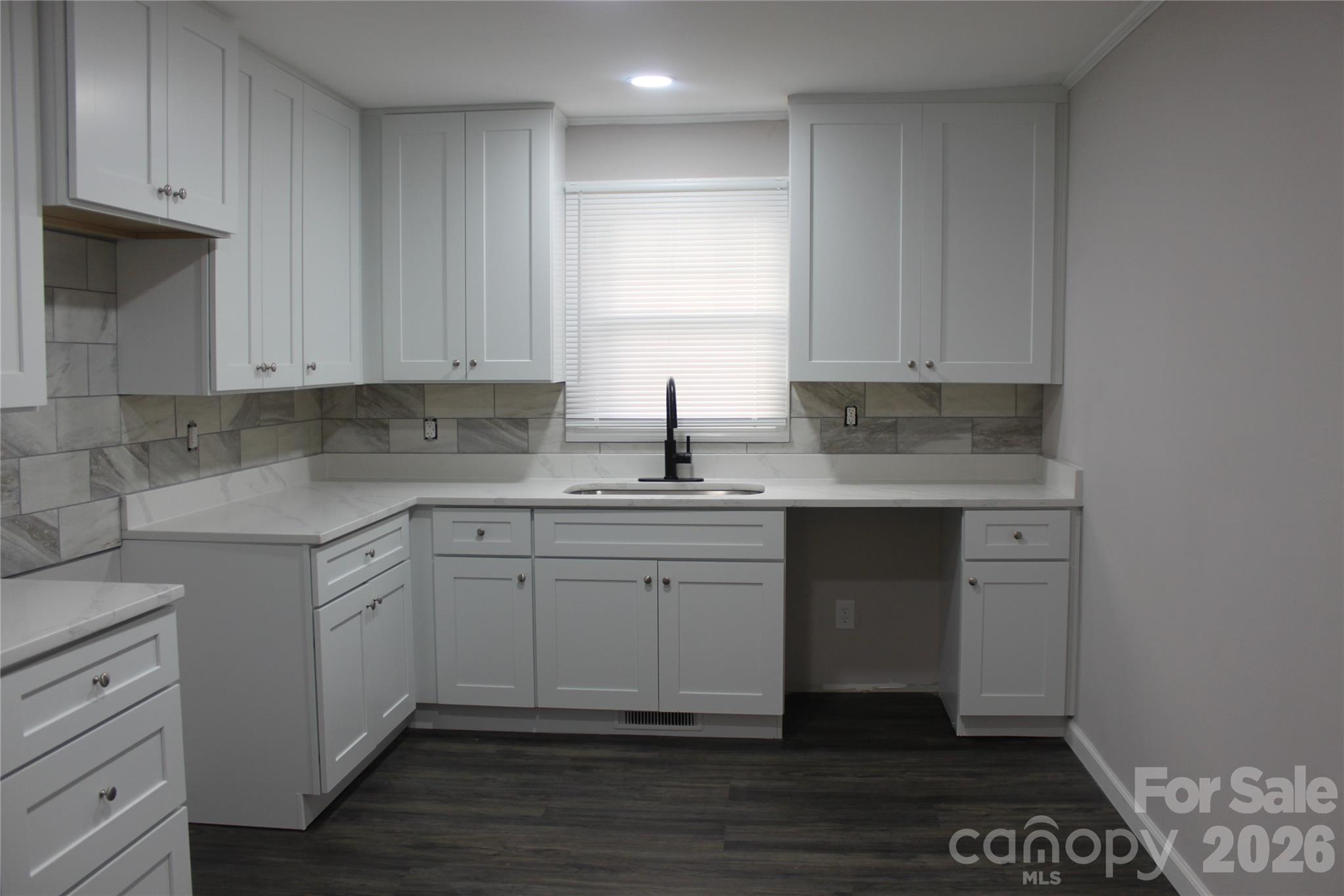 194 Crescent Drive Property Photo 6
