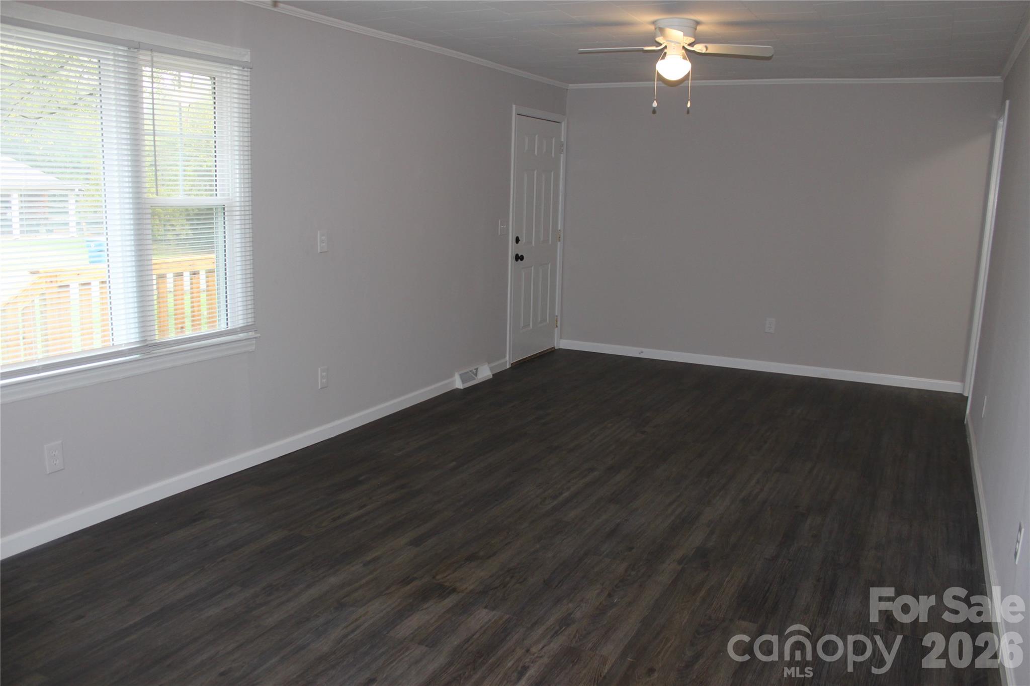 194 Crescent Drive Property Photo 7