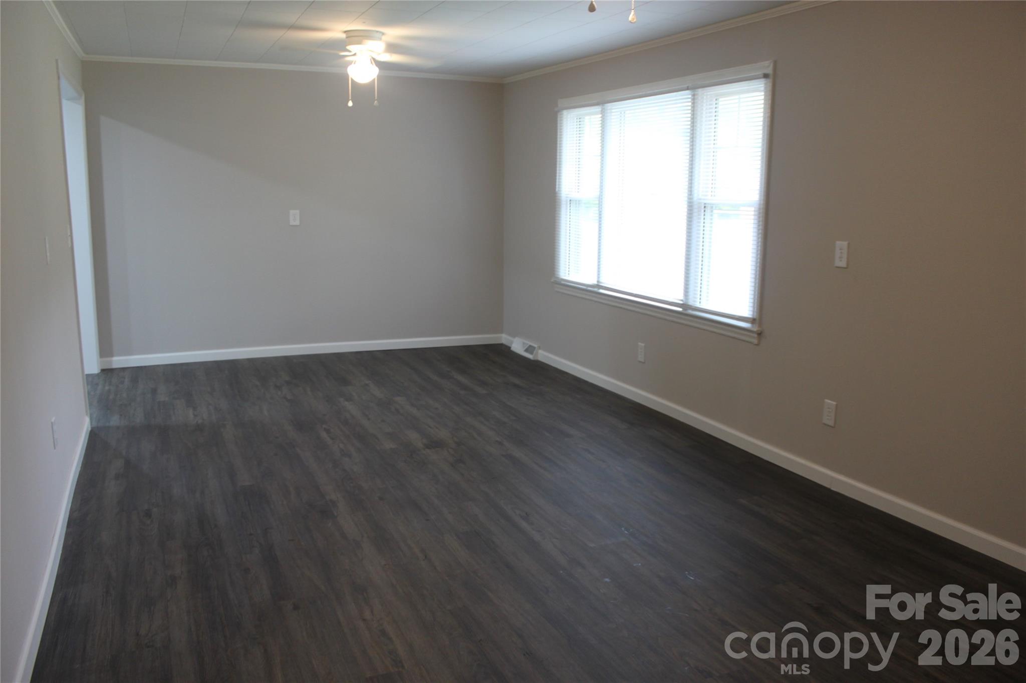 194 Crescent Drive Property Photo 8