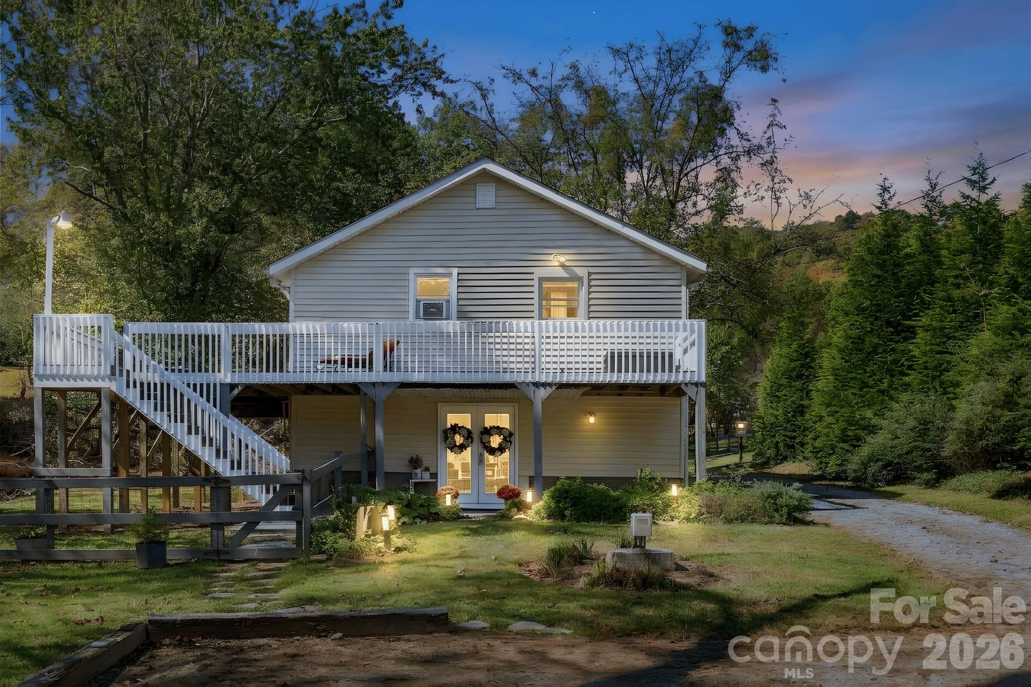 5 Mos Way Property Photo 1