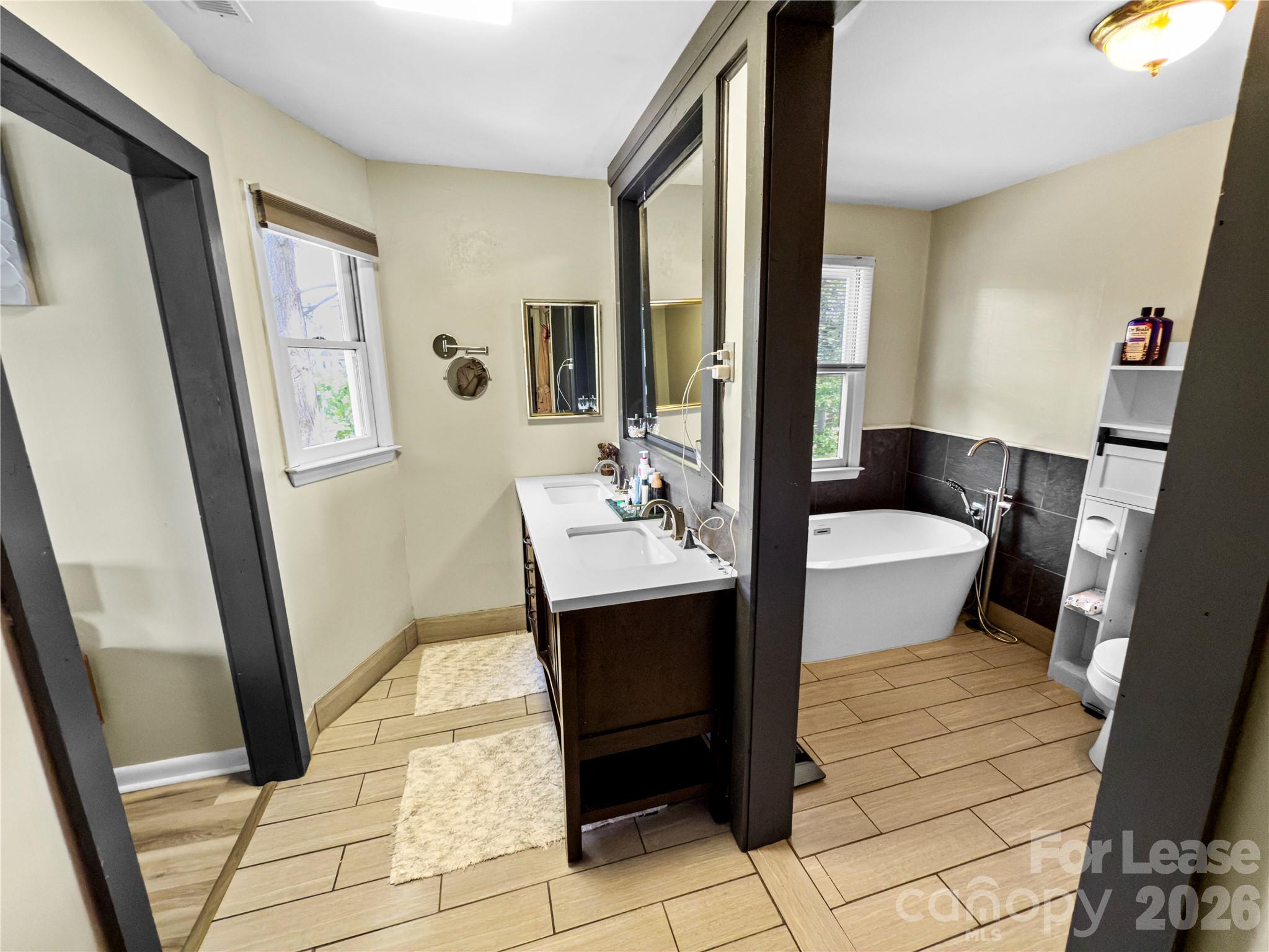 9808 Emerald Point Drive 4 Property Photo 16