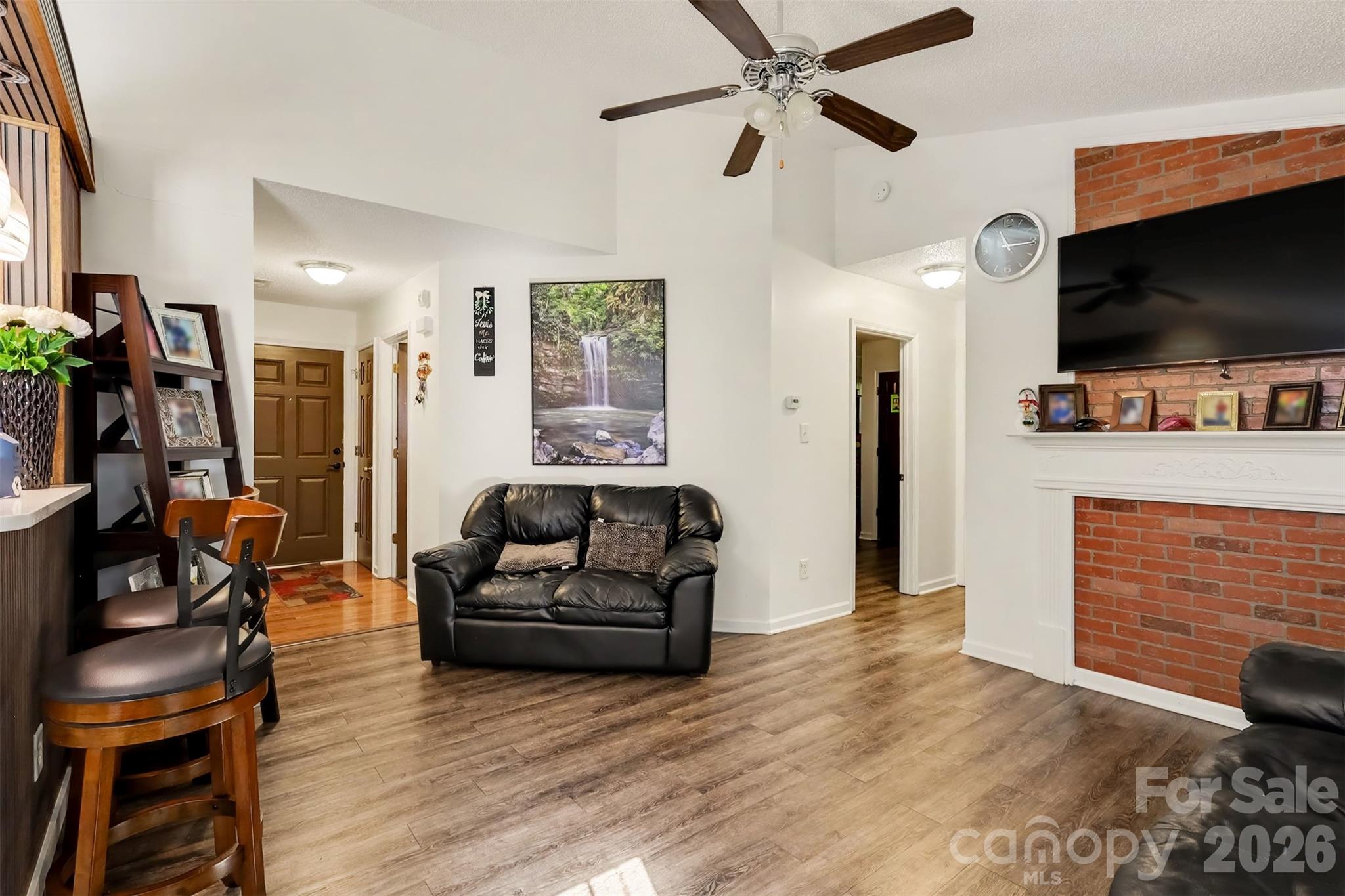 6950 Silver Garden Lane Property Photo 9