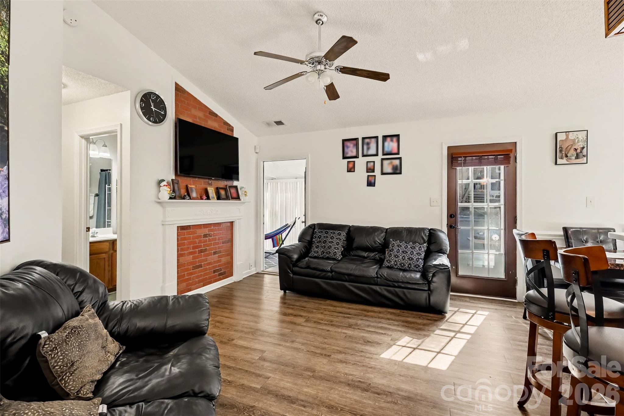 6950 Silver Garden Lane Property Photo 10