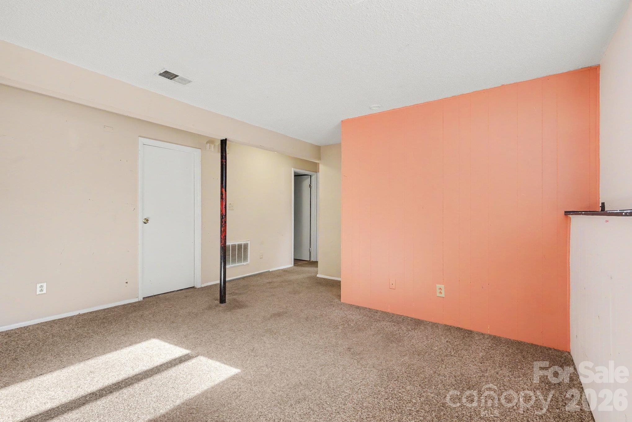 1010 Glenfiddich Drive Property Photo 4