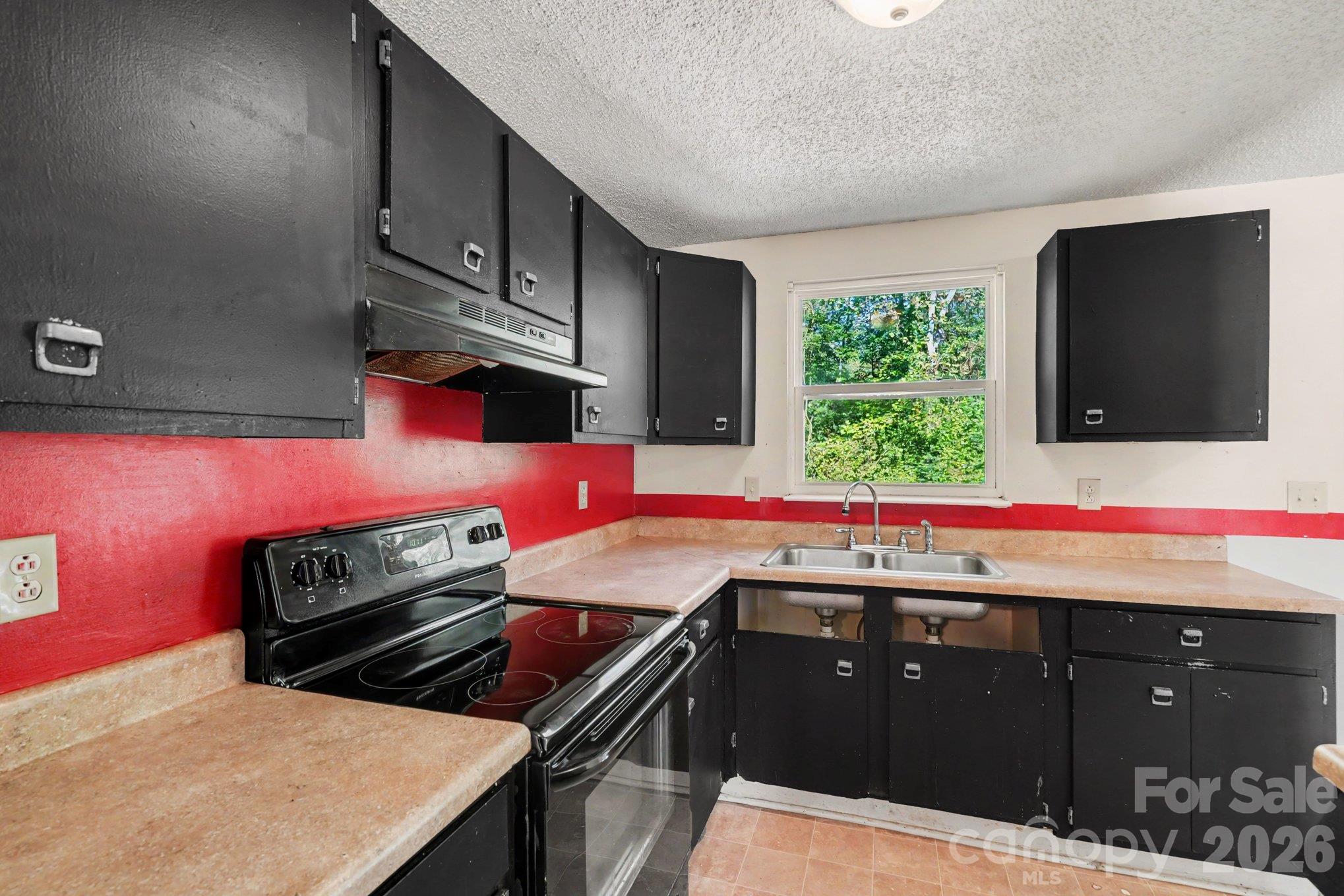 1010 Glenfiddich Drive Property Photo 8