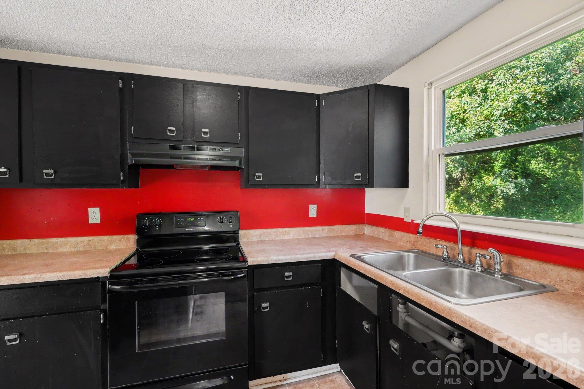 1010 Glenfiddich Drive Property Photo 9