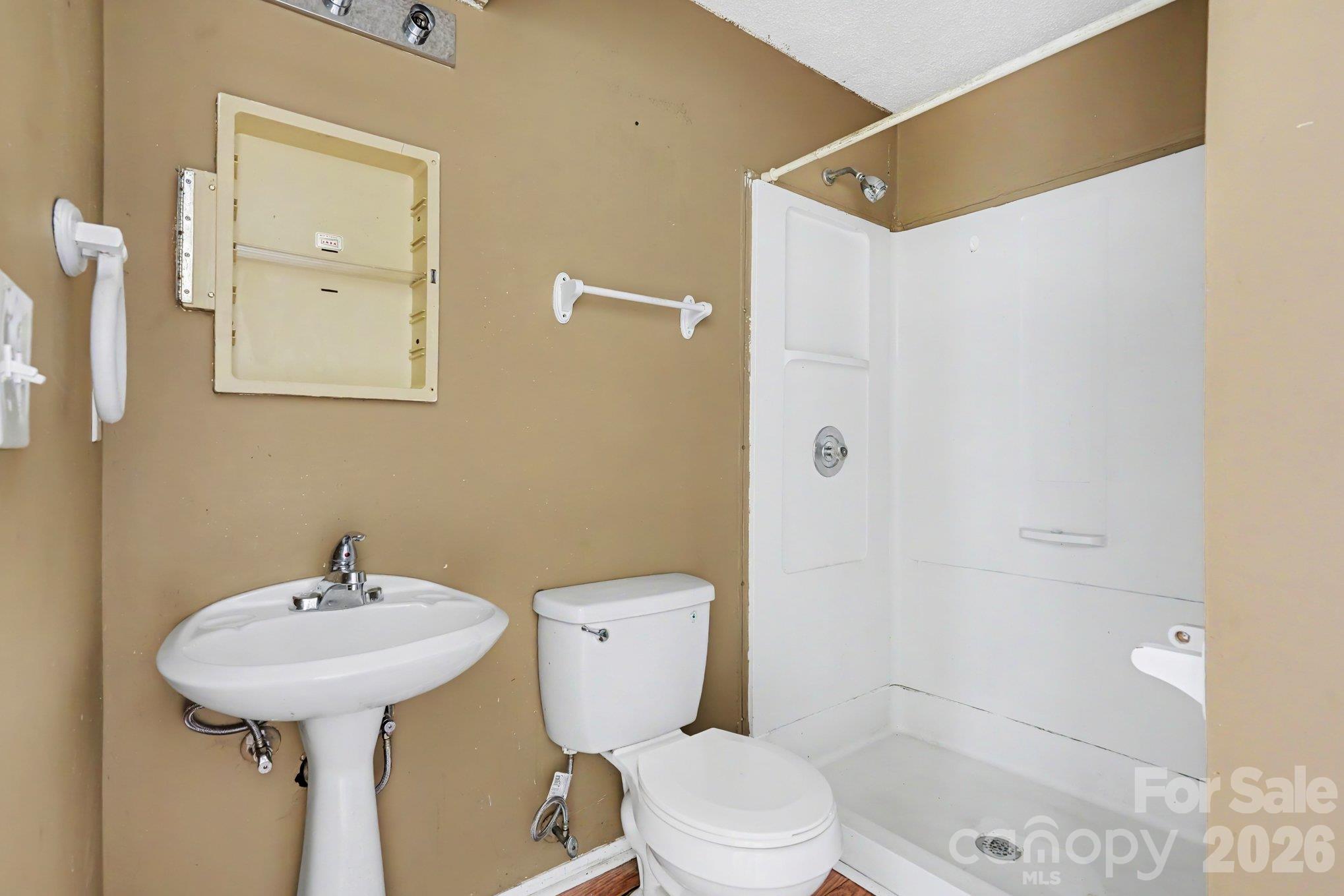 1010 Glenfiddich Drive Property Photo 10