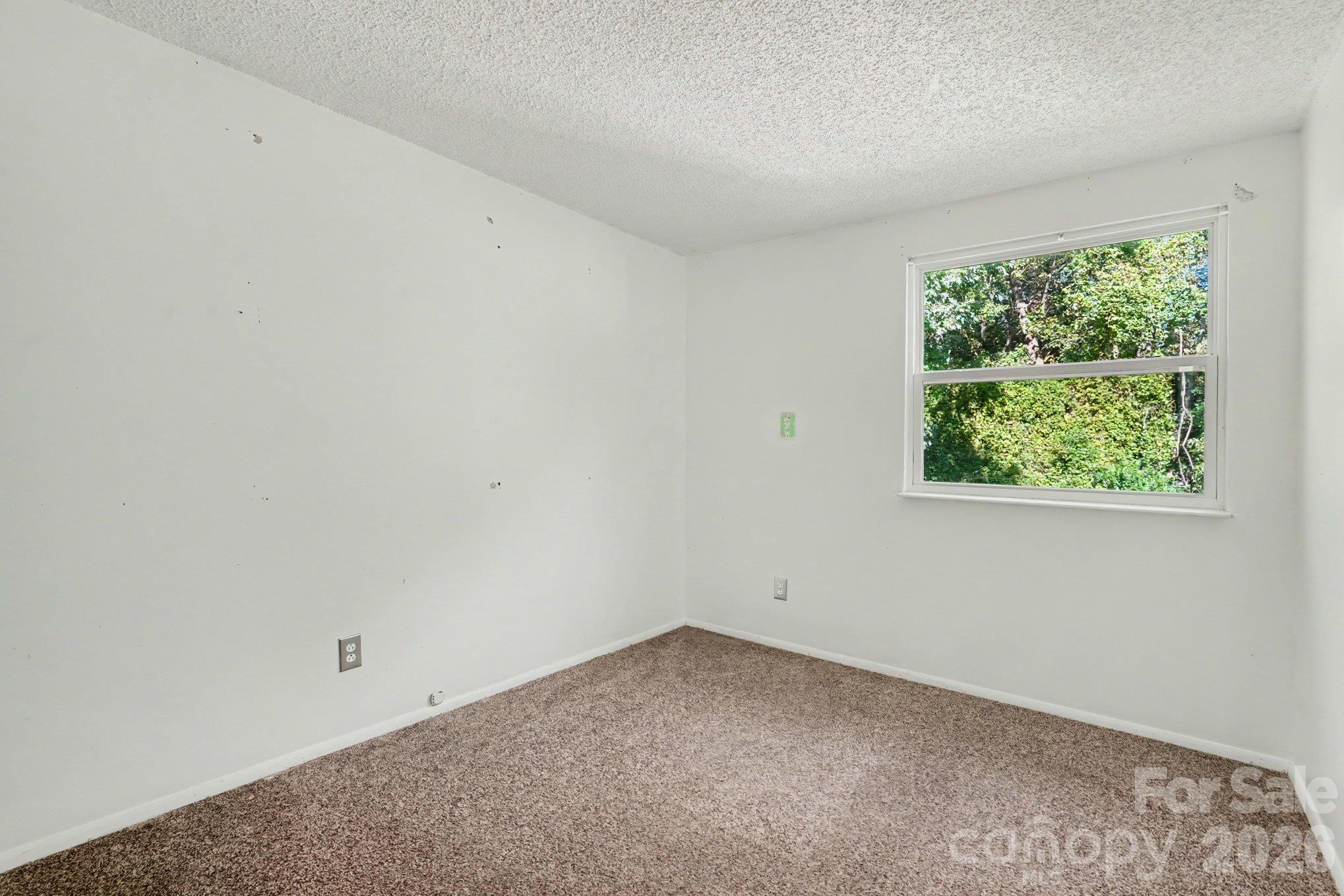 1010 Glenfiddich Drive Property Photo 11