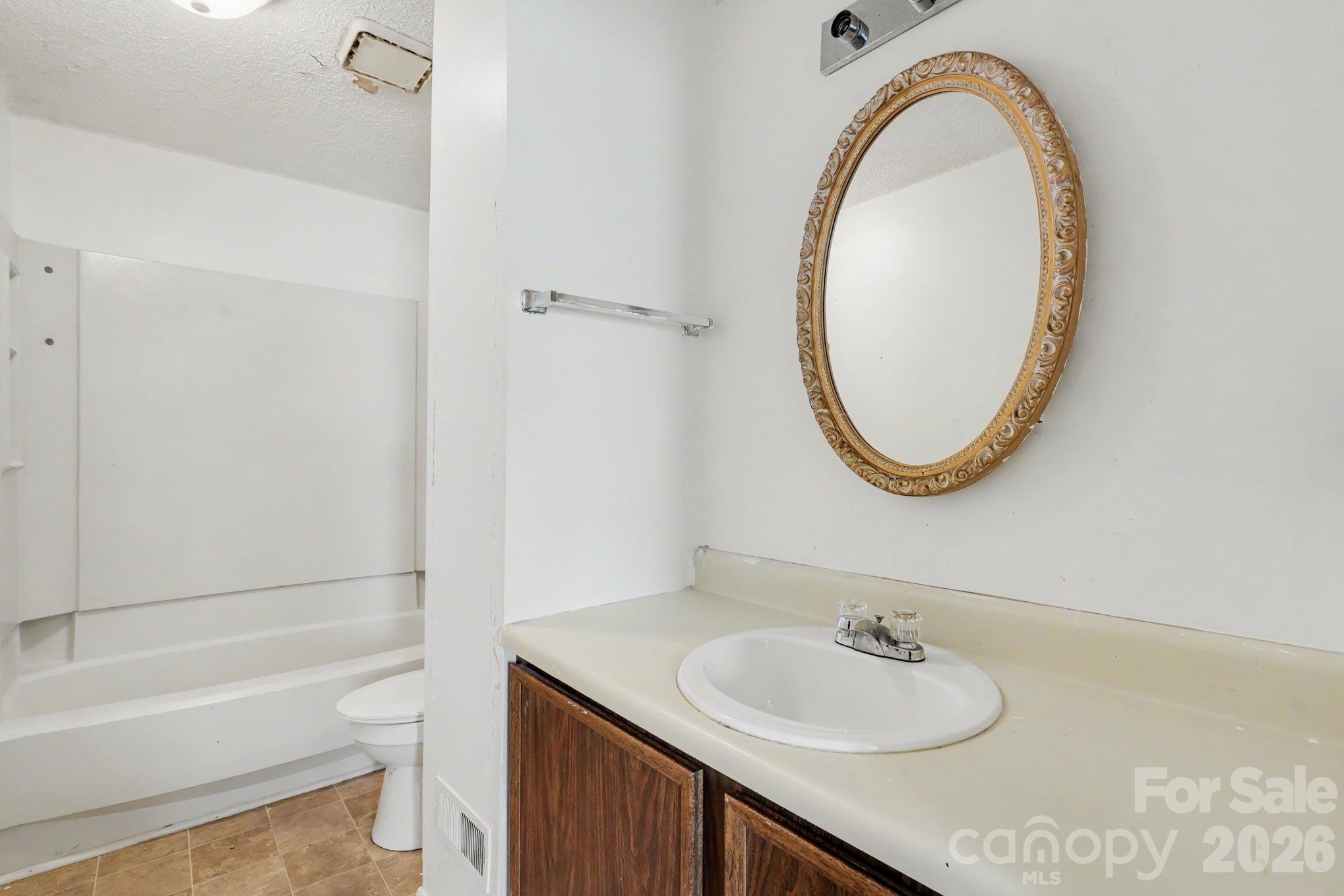 1010 Glenfiddich Drive Property Photo 20