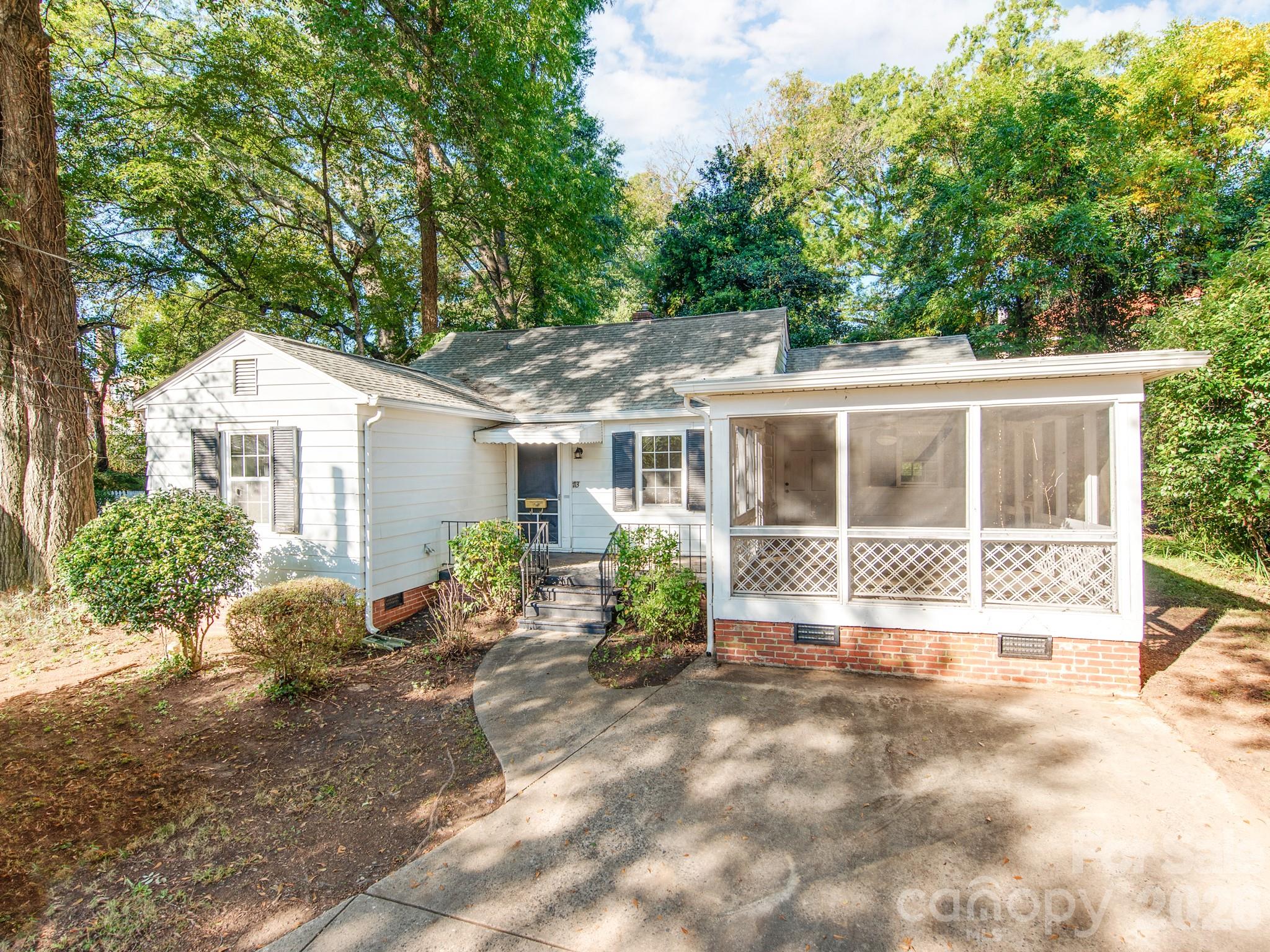 713 Lee Street Property Photo 1