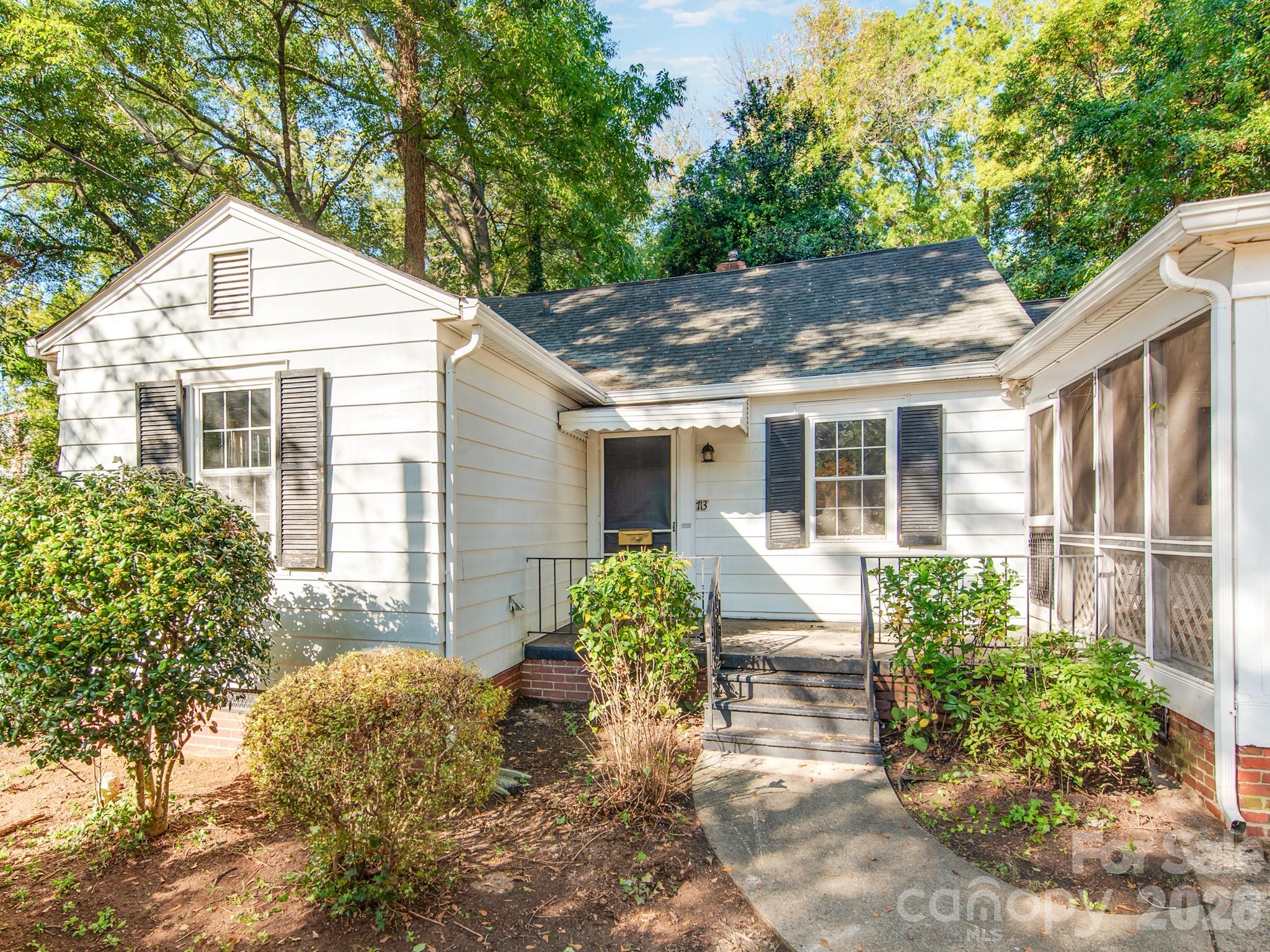 713 Lee Street Property Photo 2