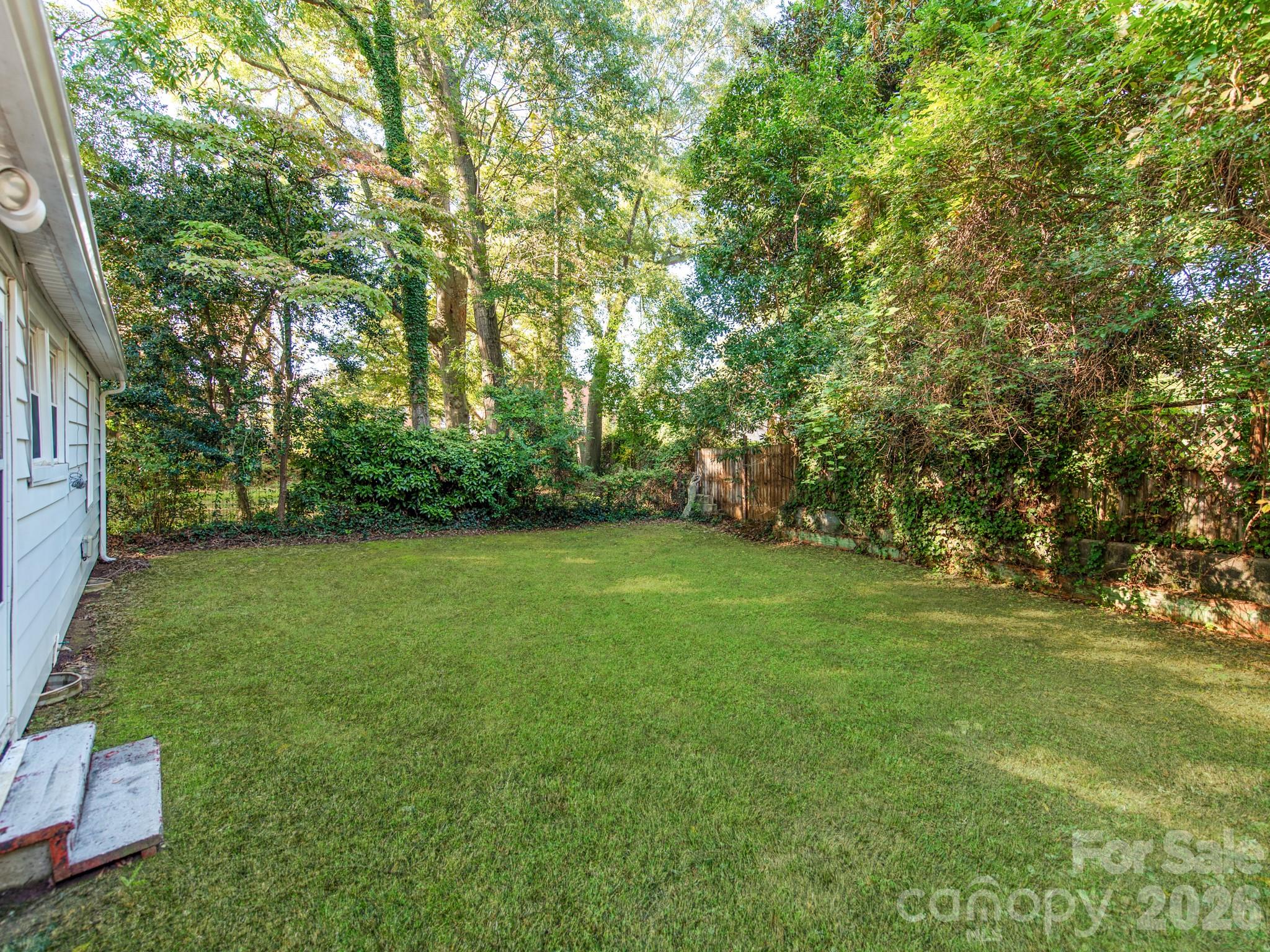713 Lee Street Property Photo 5