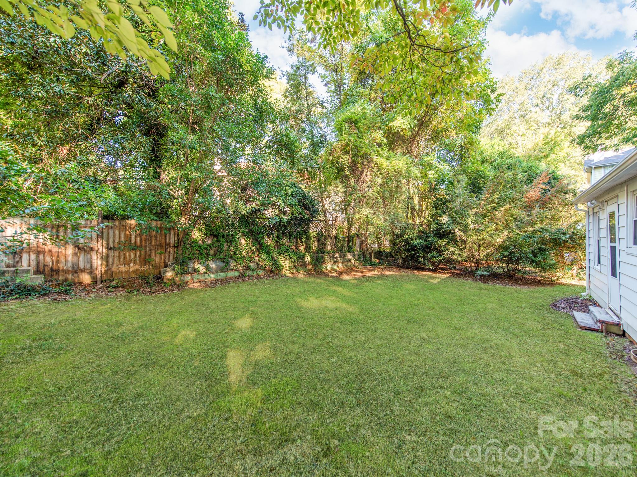 713 Lee Street Property Photo 6
