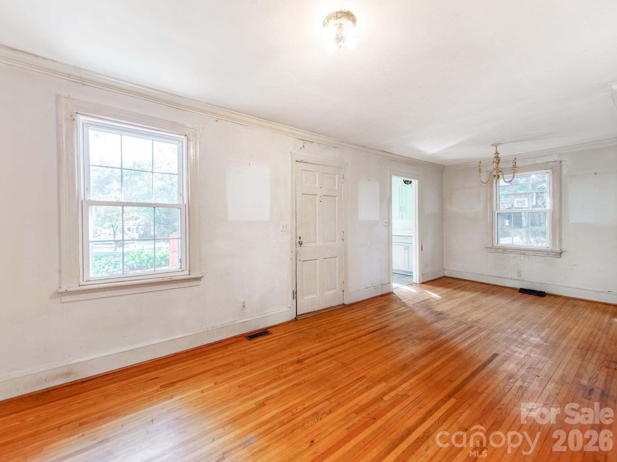 713 Lee Street Property Photo 7