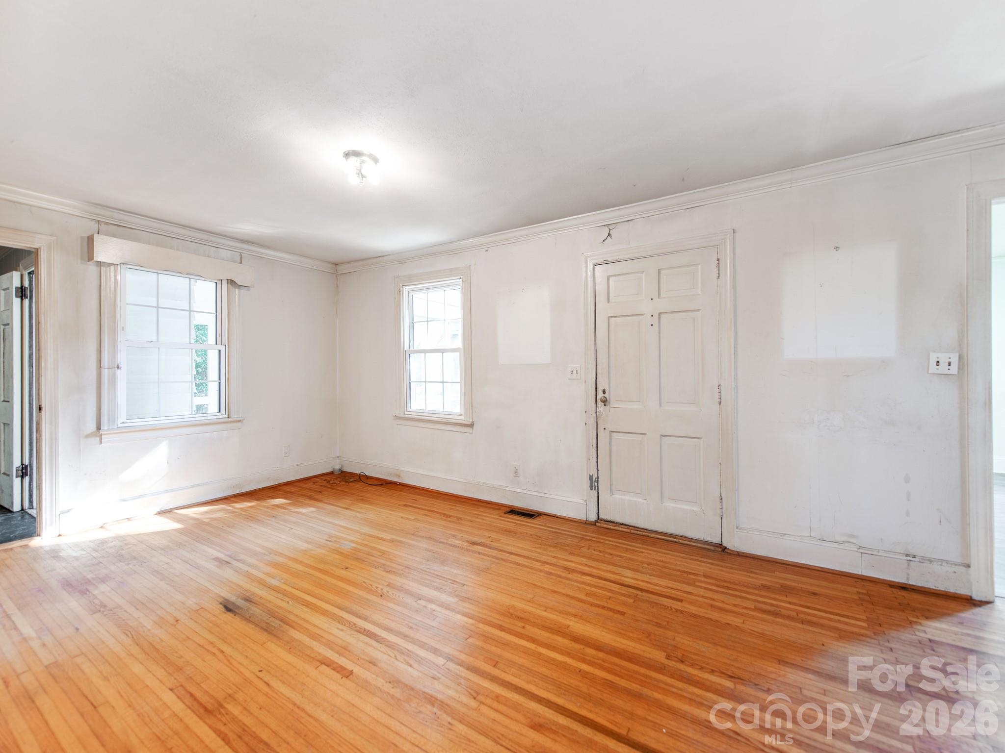 713 Lee Street Property Photo 8