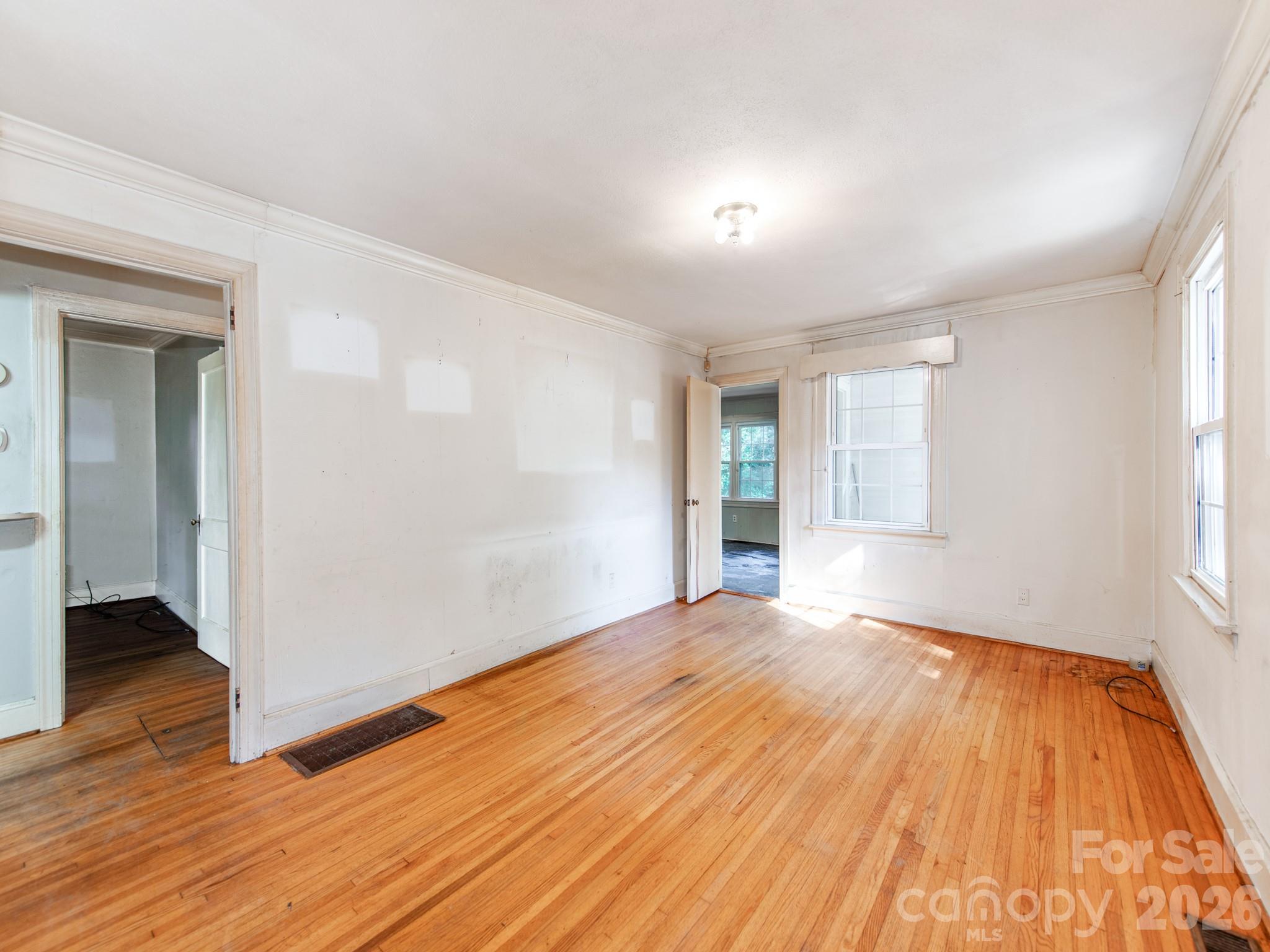 713 Lee Street Property Photo 9