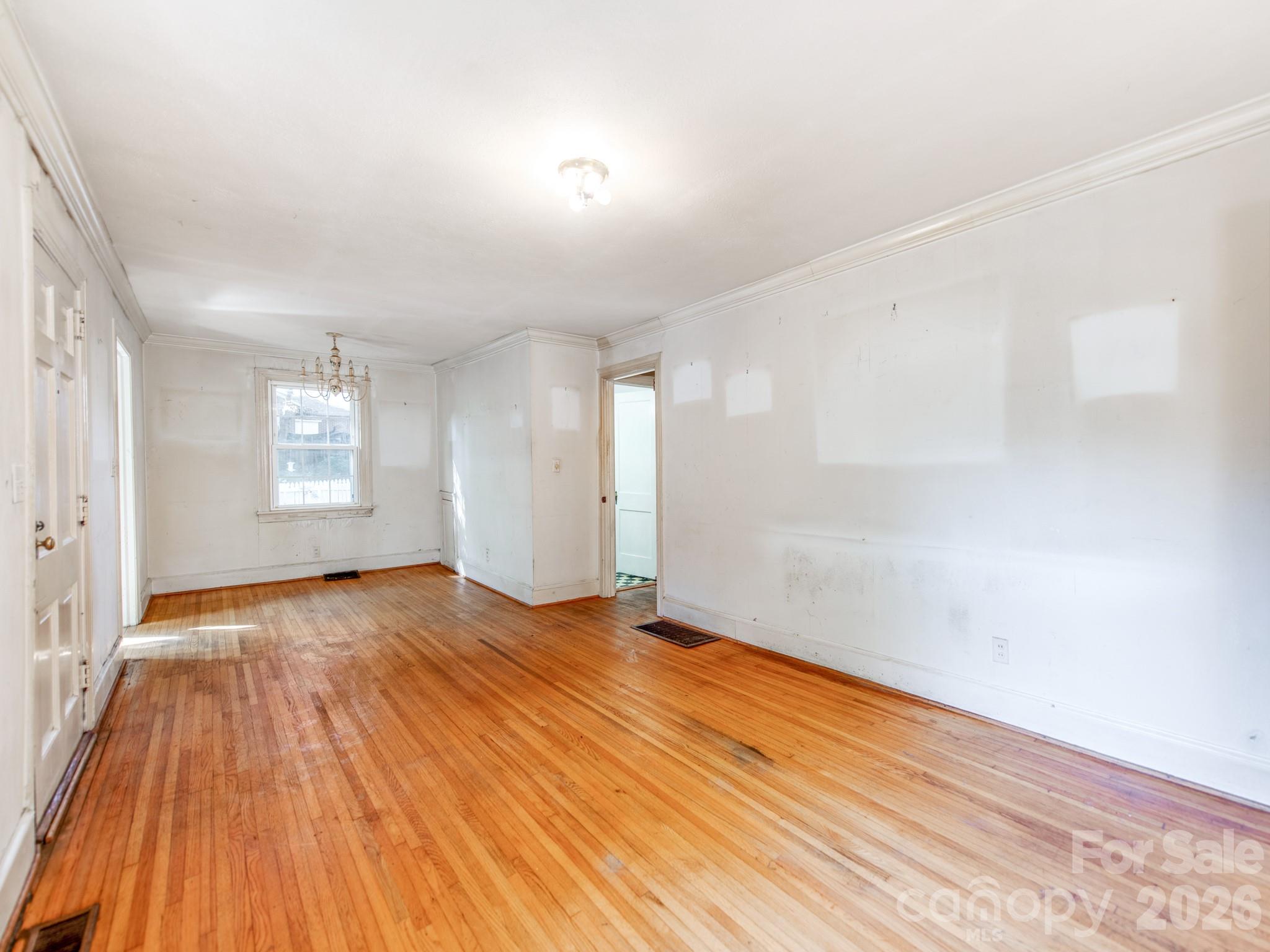 713 Lee Street Property Photo 10