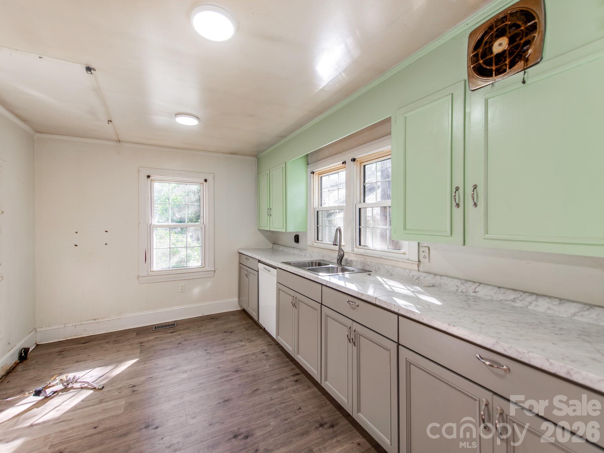 713 Lee Street Property Photo 15
