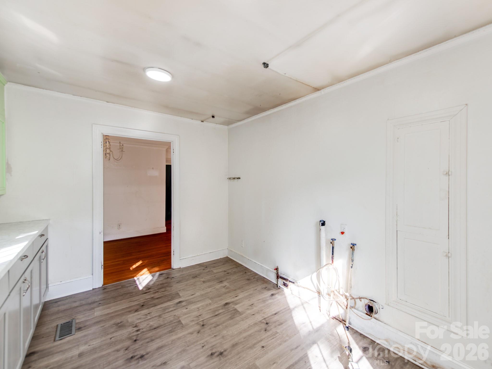 713 Lee Street Property Photo 17