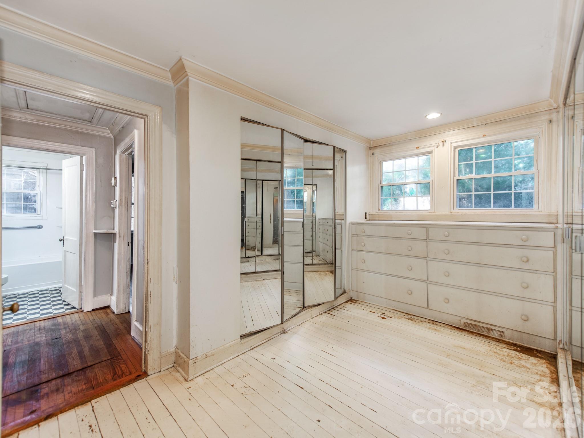 713 Lee Street Property Photo 22