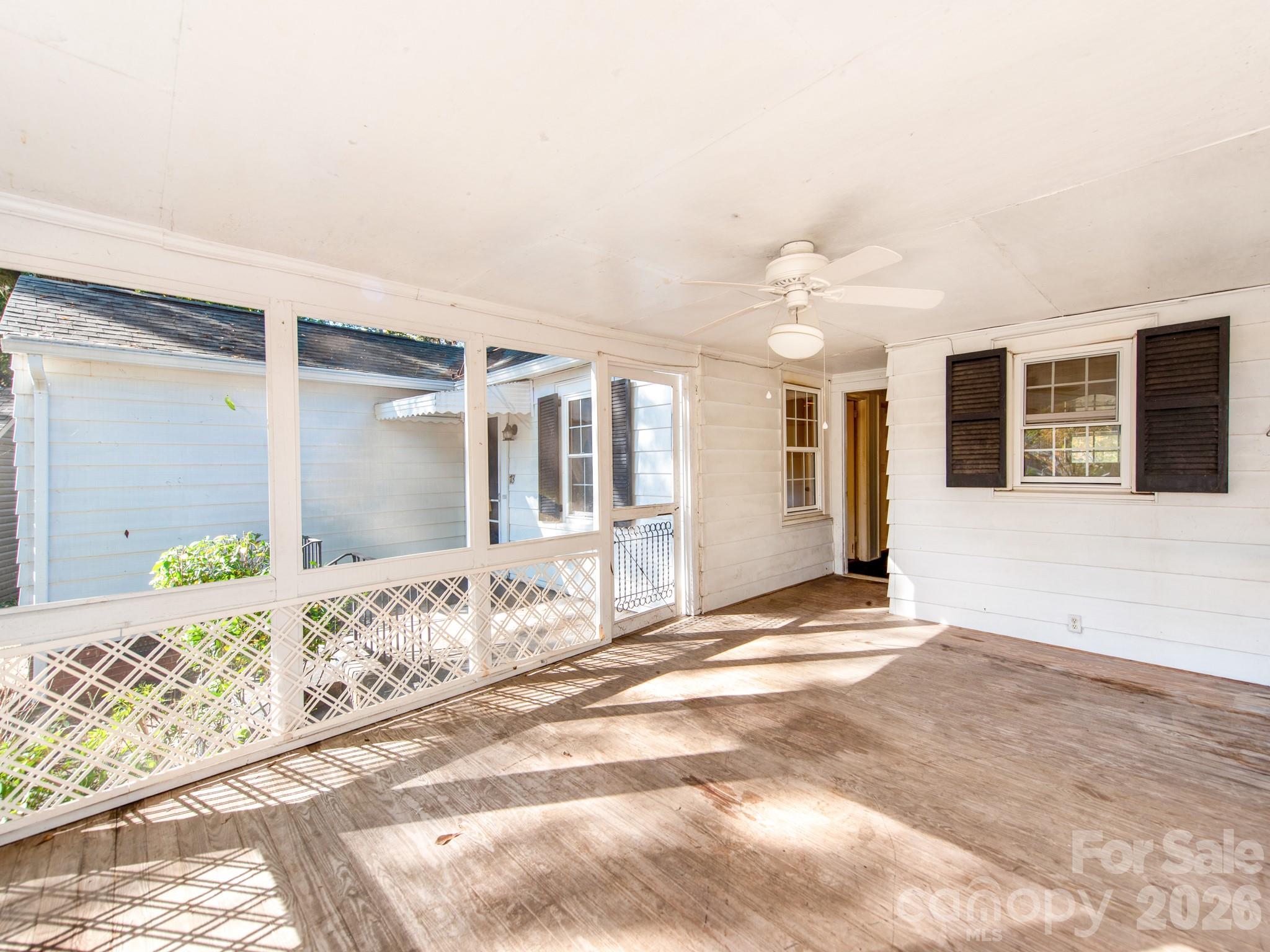 713 Lee Street Property Photo 25
