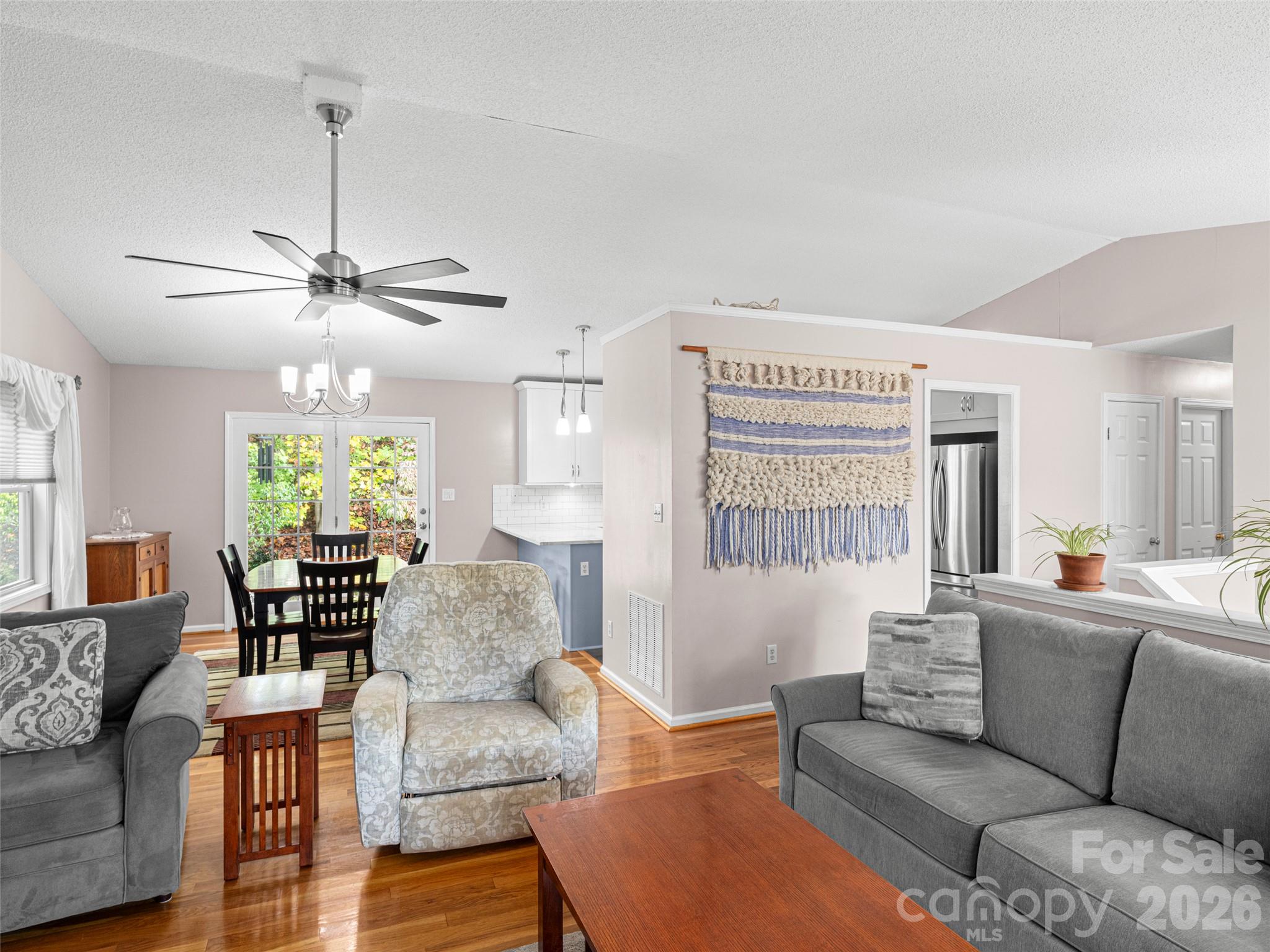 22 Evening Shade Drive Property Photo 4