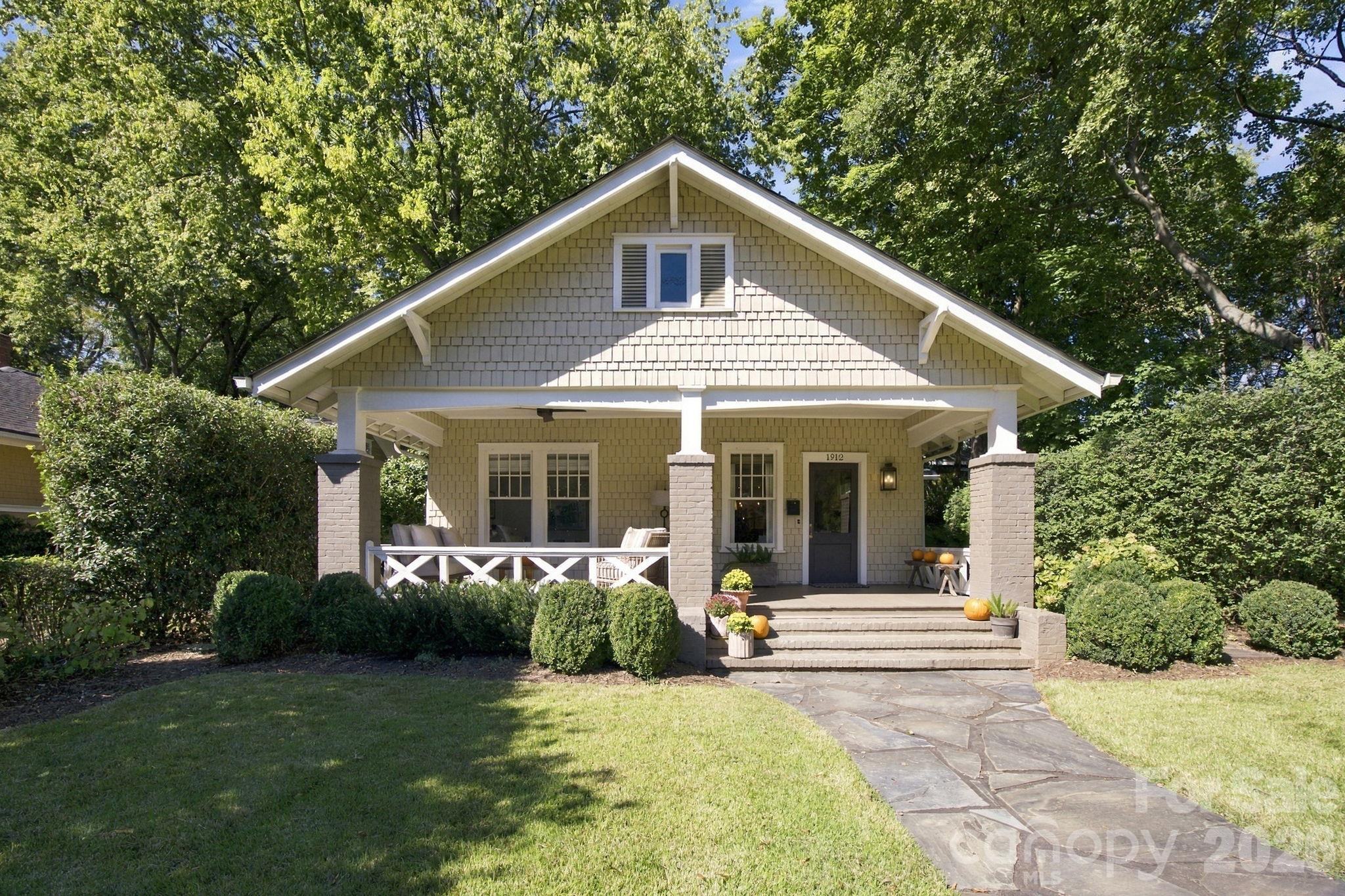 1912 Park Road Property Photo 1