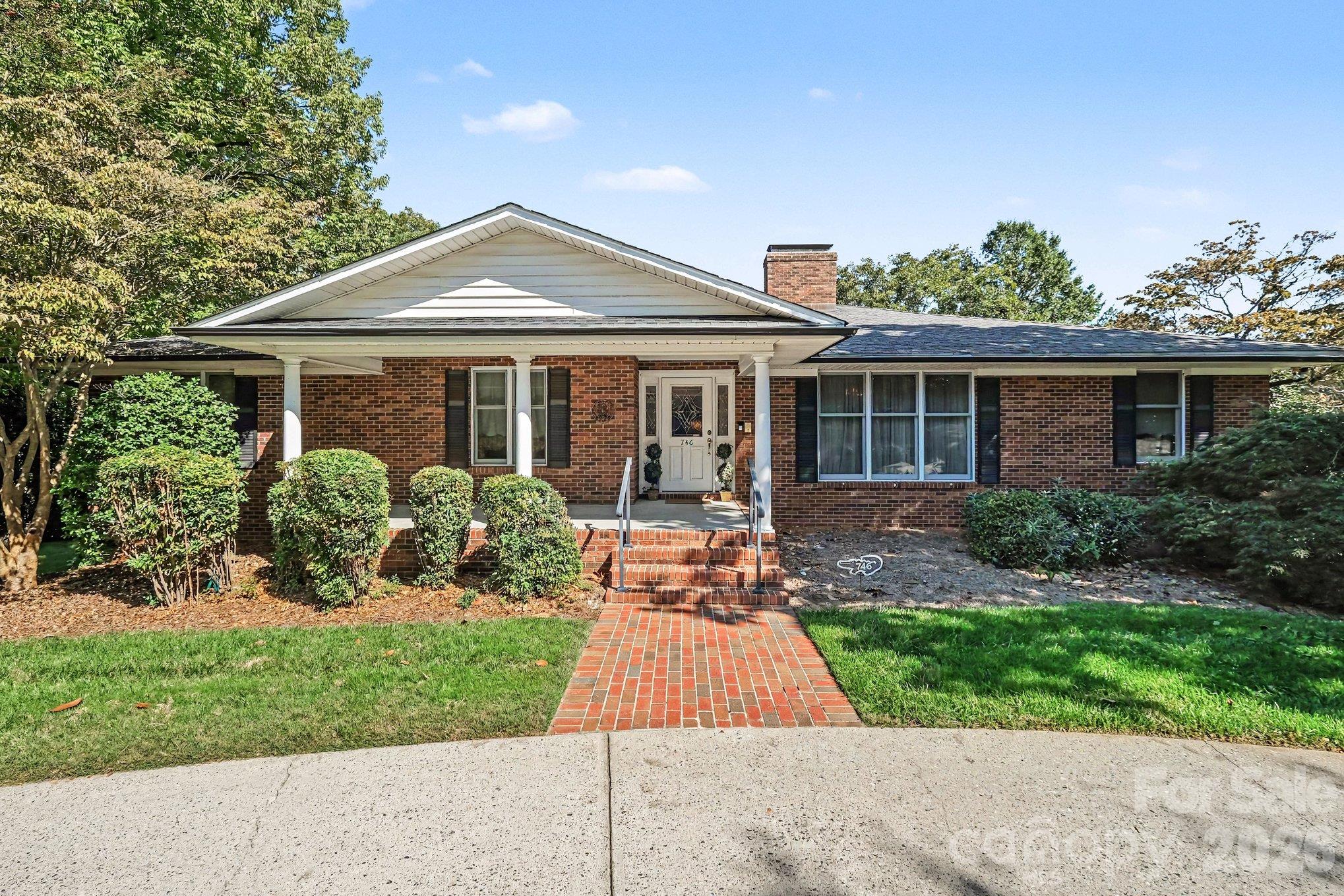 746 Grandview Drive Property Photo 1