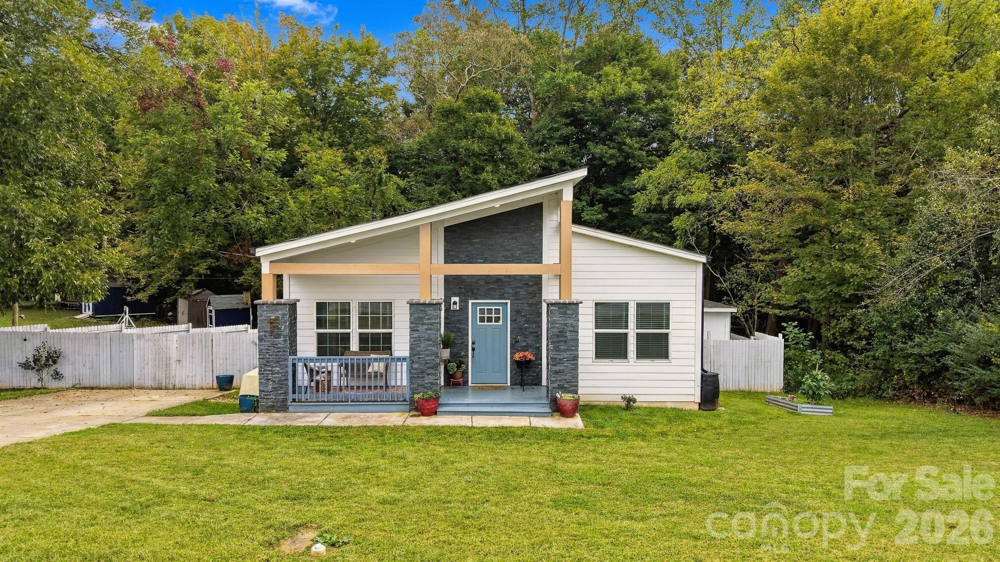 329 W F Street Property Photo 1