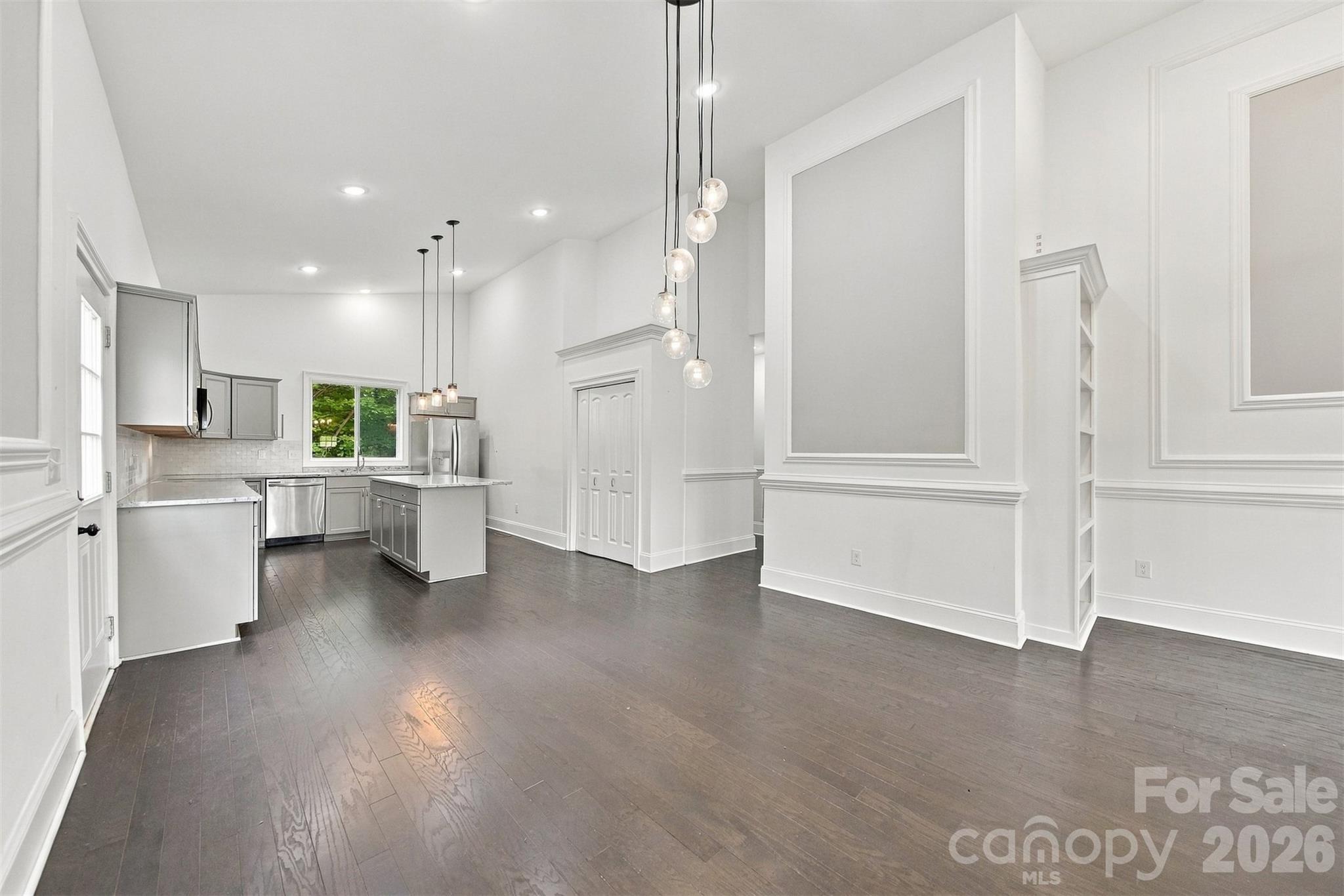 329 W F Street Property Photo 5