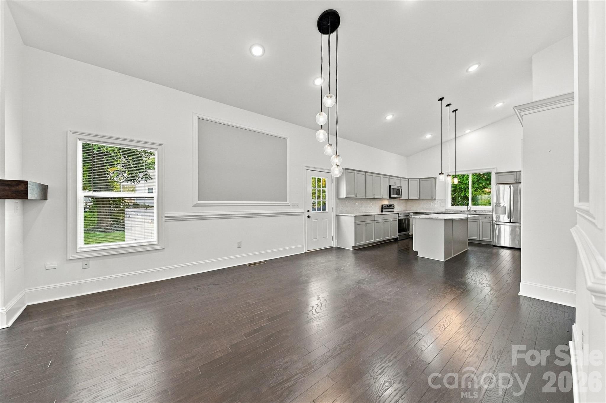 329 W F Street Property Photo 6