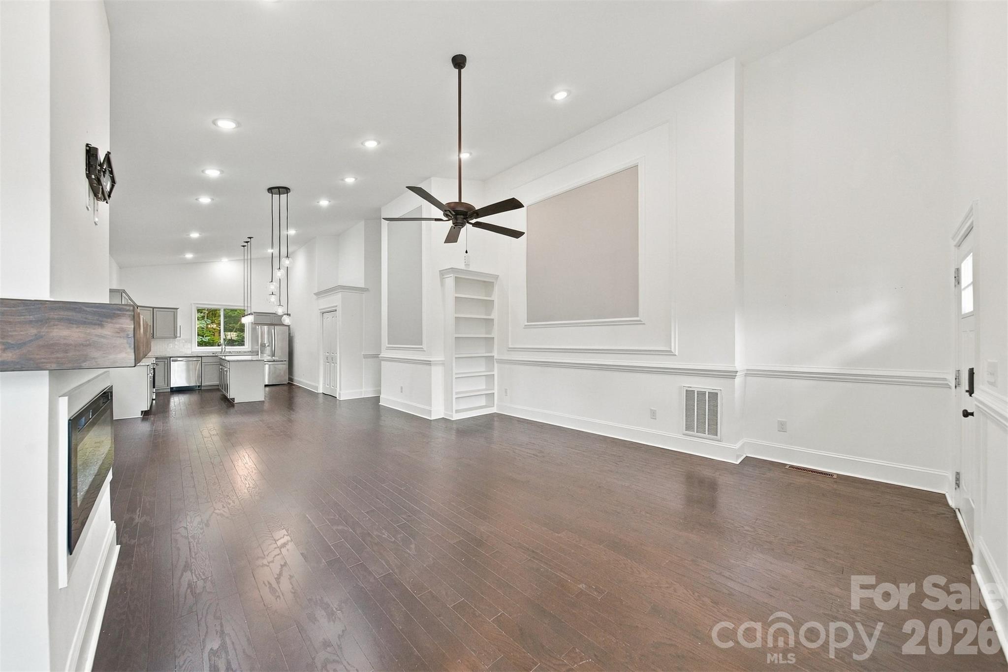 329 W F Street Property Photo 7