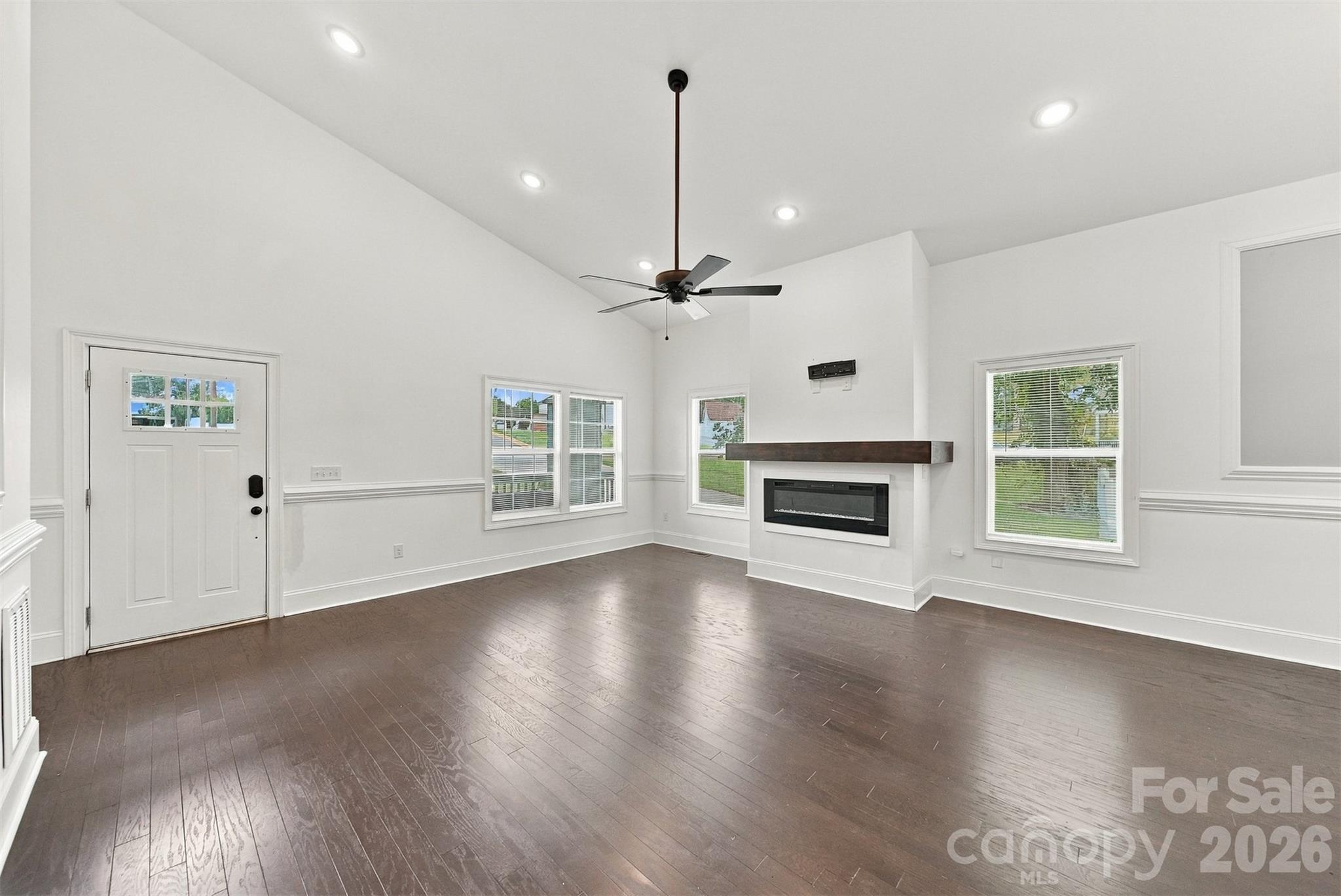 329 W F Street Property Photo 9