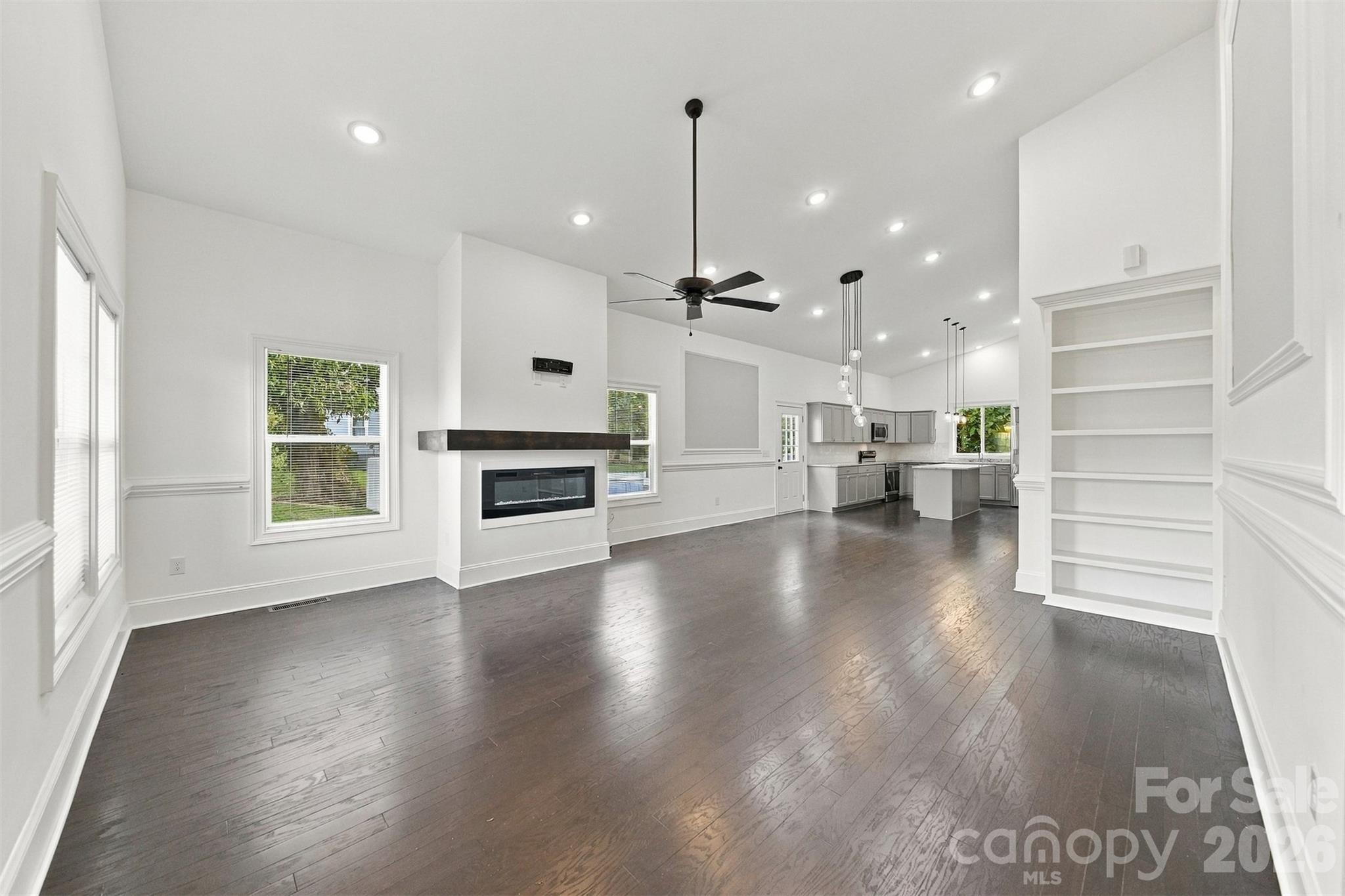 329 W F Street Property Photo 10
