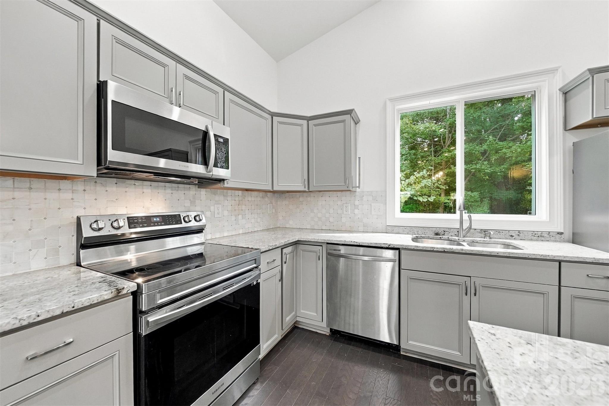 329 W F Street Property Photo 12