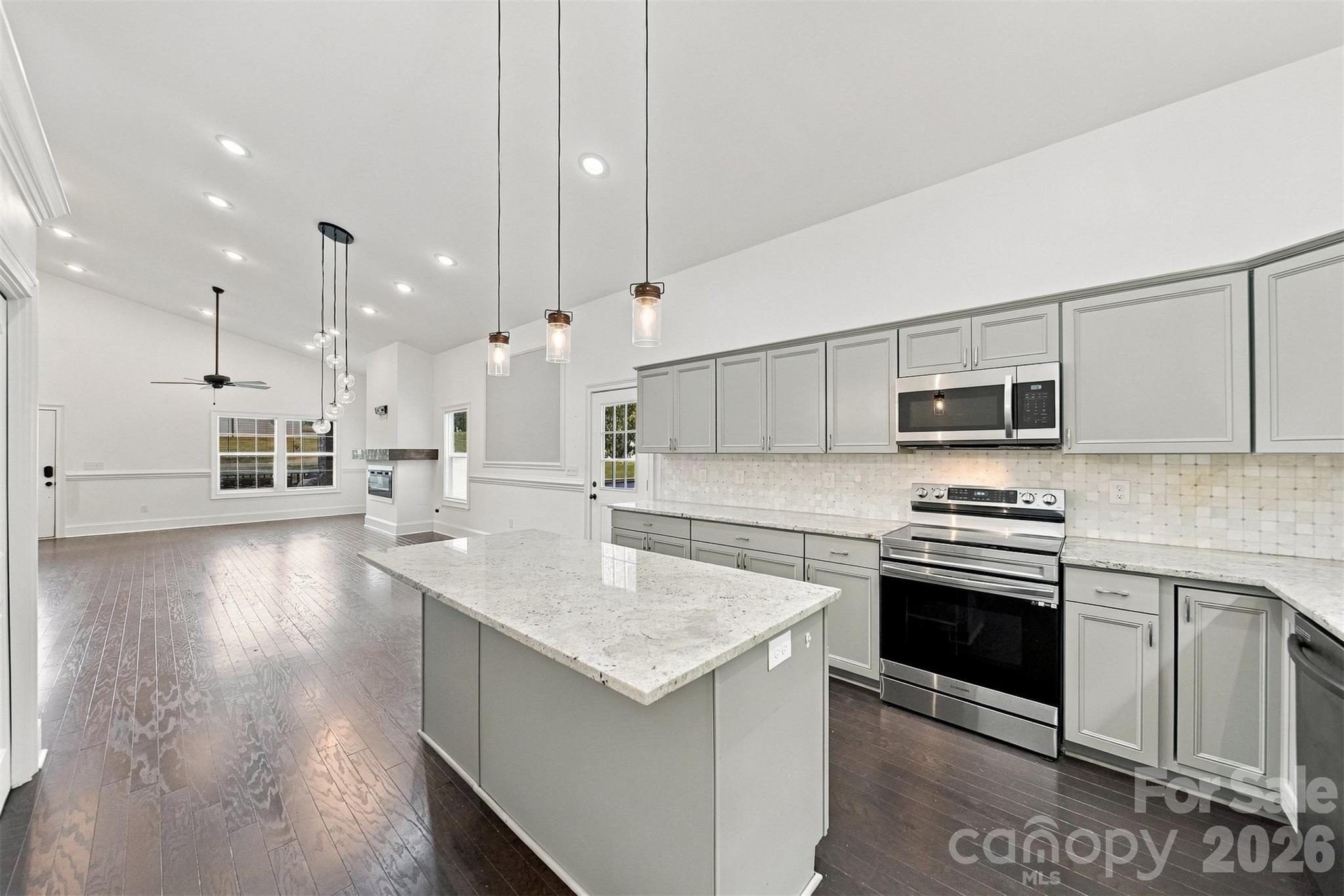 329 W F Street Property Photo 13