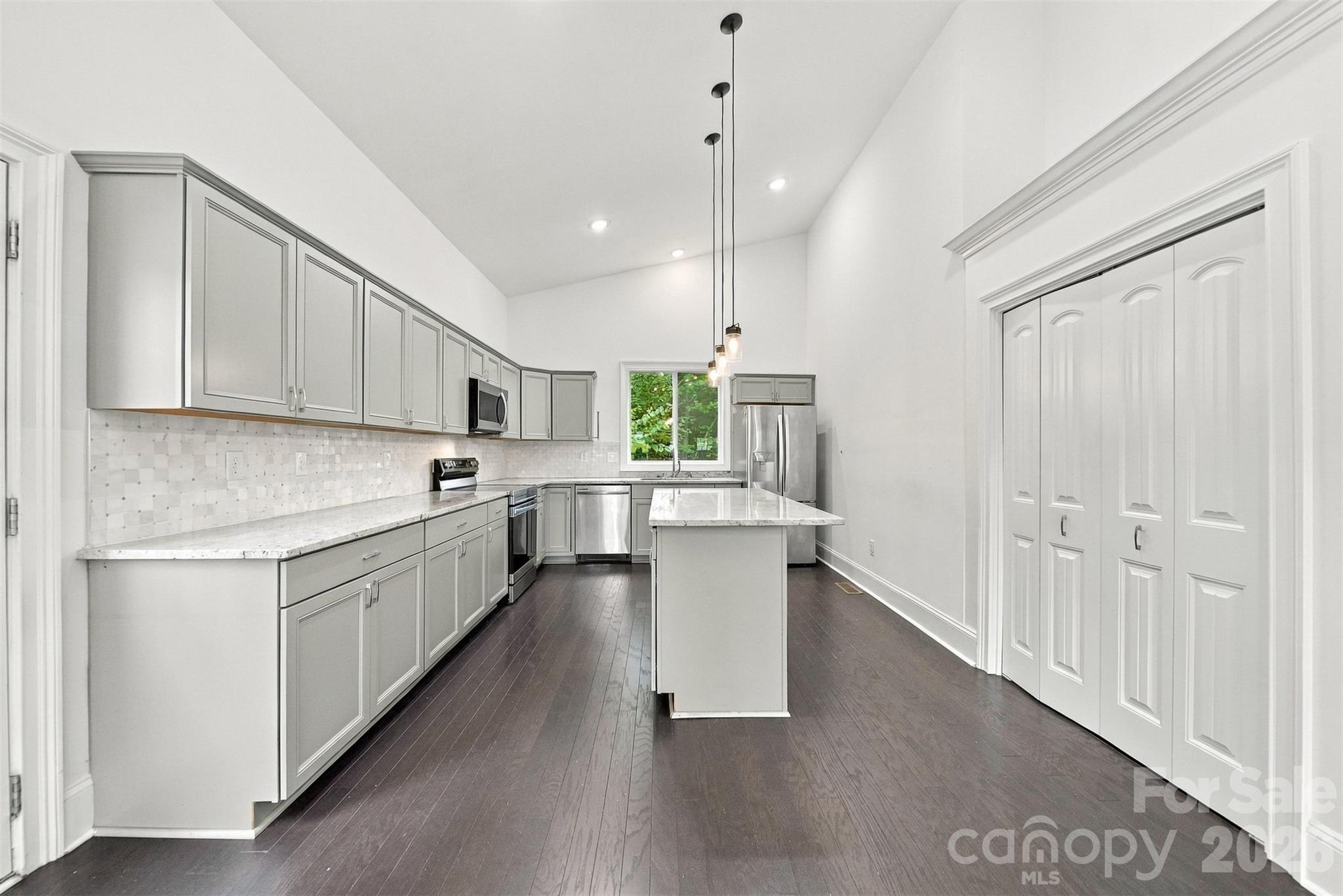 329 W F Street Property Photo 18